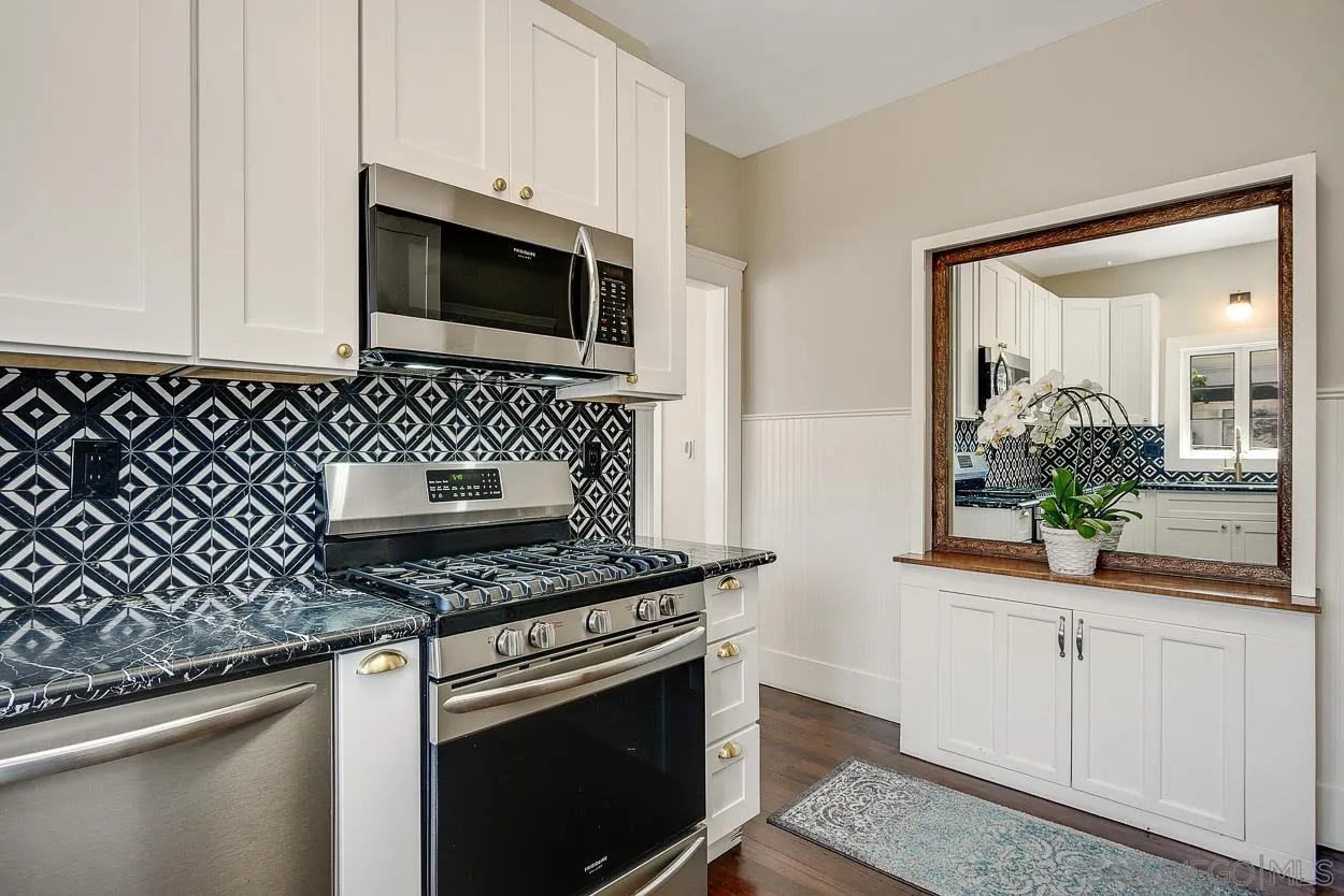 San Diego, California 92103, United States, 3 Bedrooms Bedrooms, ,2 BathroomsBathrooms,Residential,Active,78472