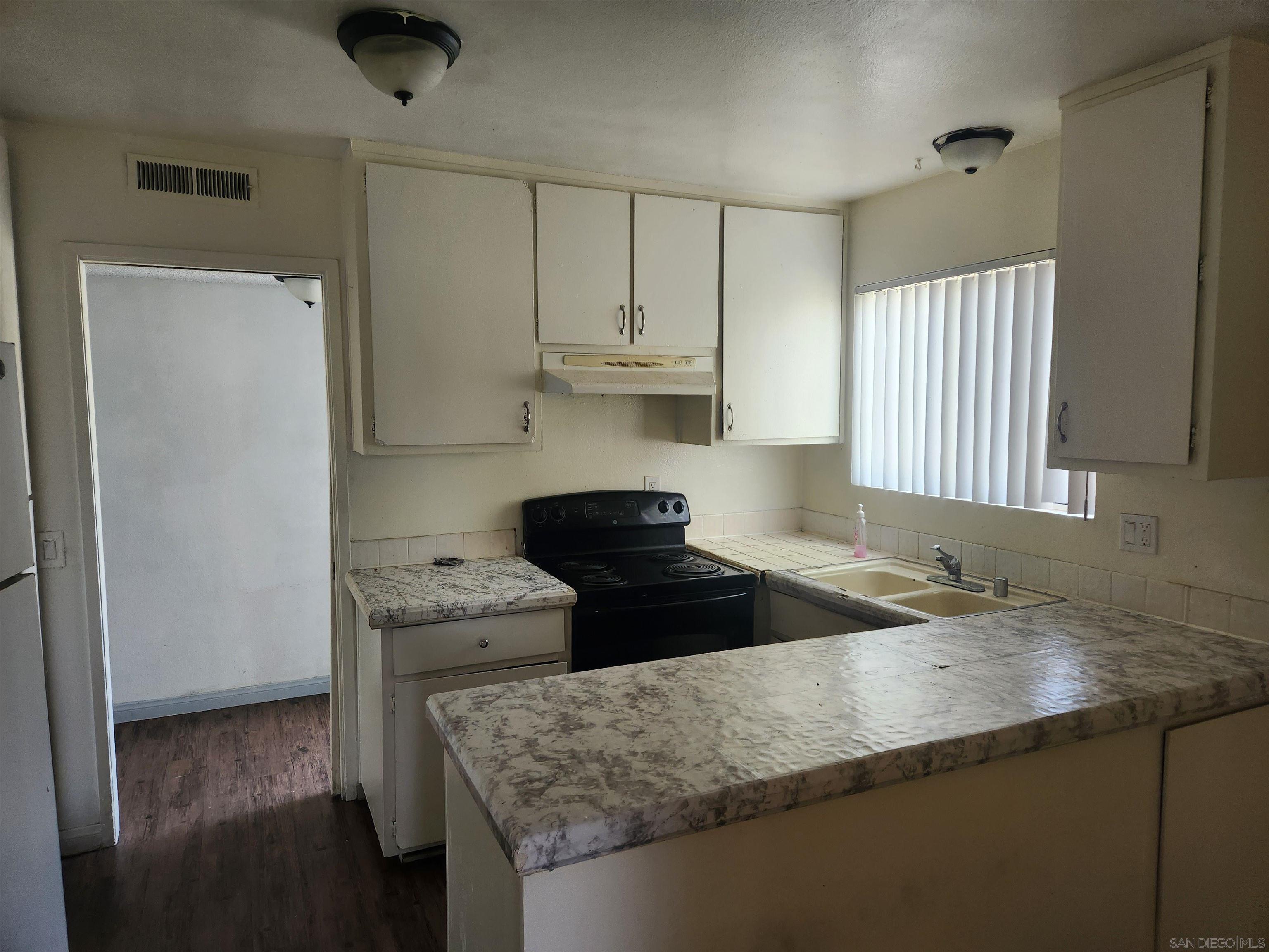 1811 E Grand 120