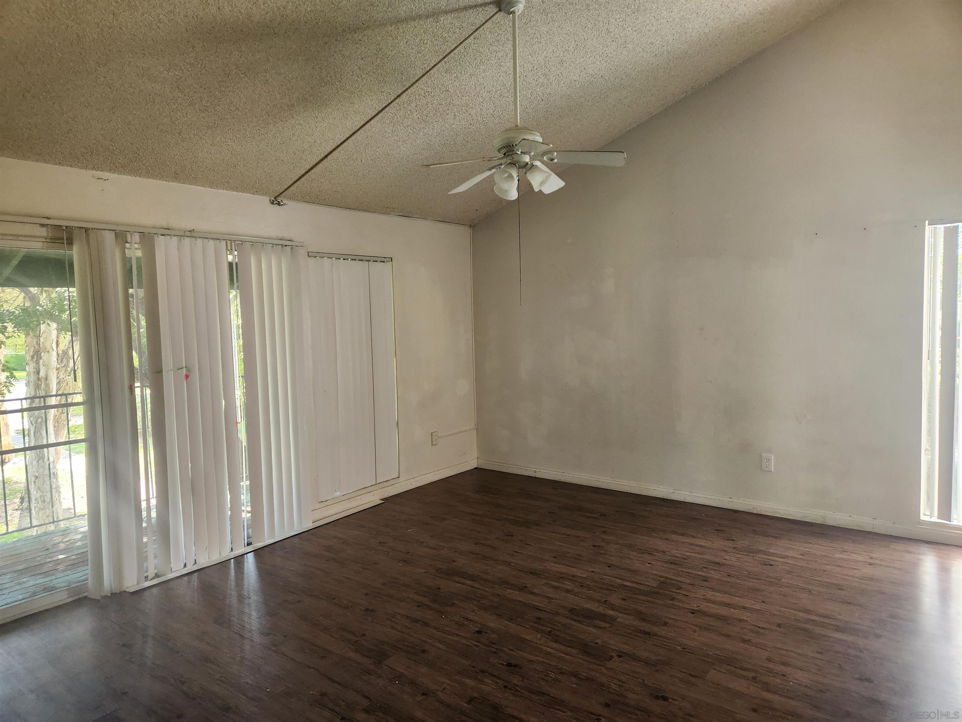 1811 E Grand 120