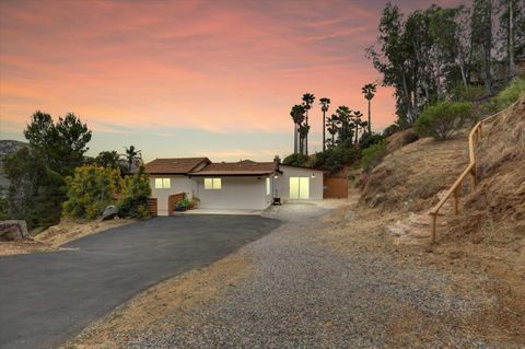 11694  Hi Ridge Lakeside CA 92040