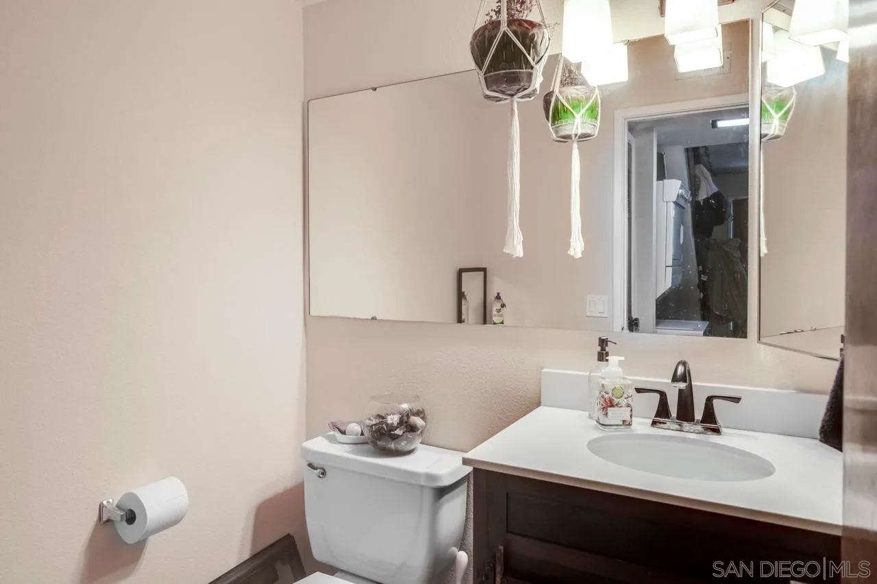 San Diego, California 92101, United States, 2 Bedrooms Bedrooms, ,2 BathroomsBathrooms,Residential,Active,80175