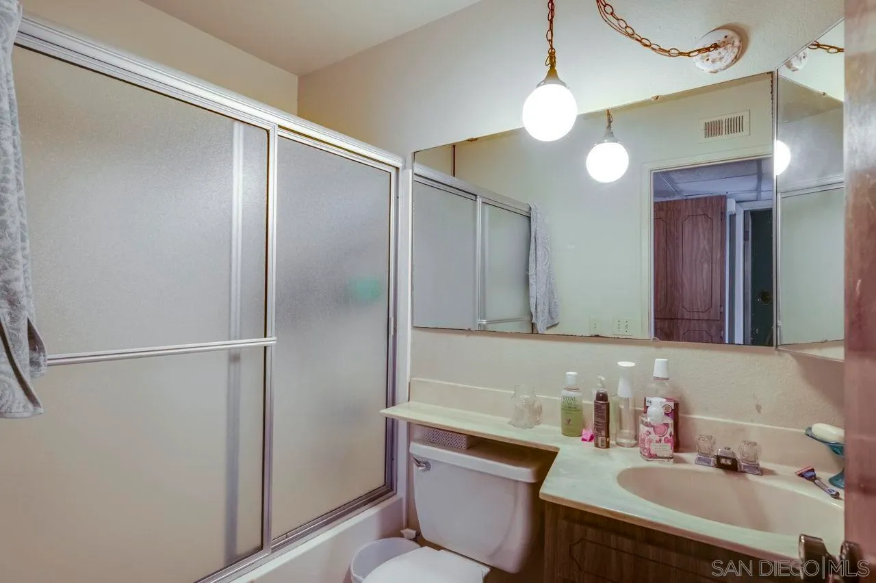 San Diego, California 92101, United States, 2 Bedrooms Bedrooms, ,2 BathroomsBathrooms,Residential,Active,80175