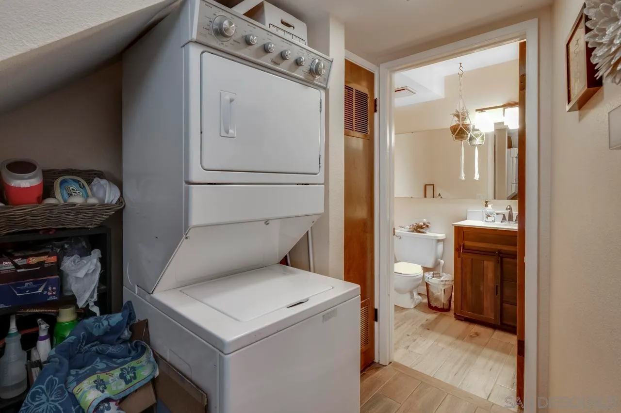 San Diego, California 92101, United States, 2 Bedrooms Bedrooms, ,2 BathroomsBathrooms,Residential,Active,80175