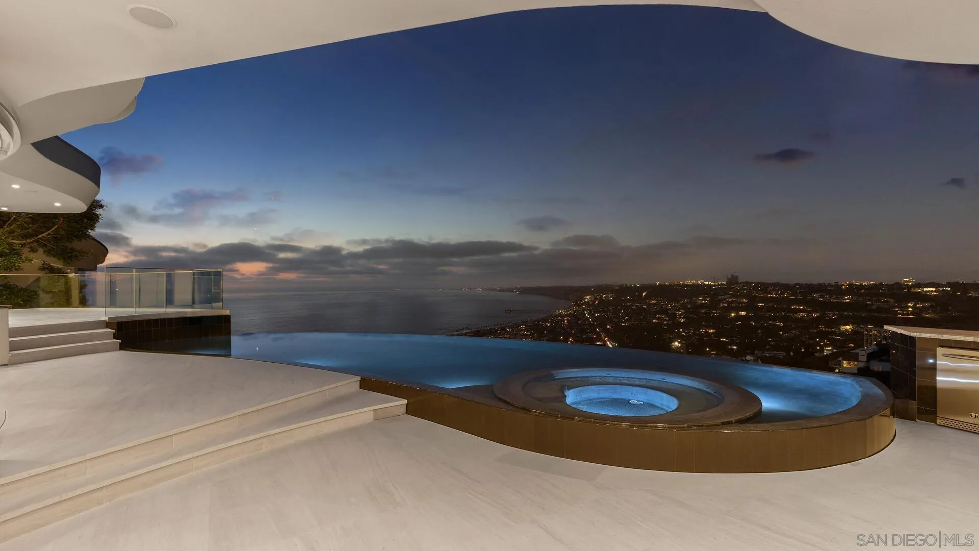 La Jolla, California 92037, United States, 5 Bedrooms Bedrooms, ,6 BathroomsBathrooms,Residential,Active,125633