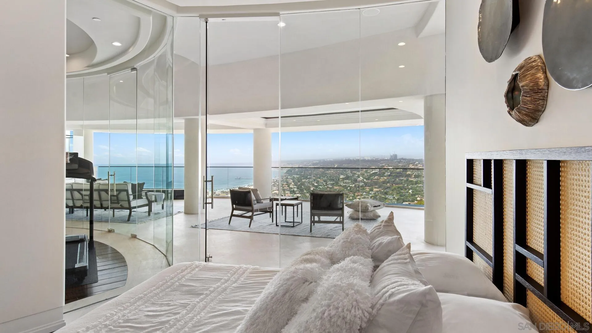 La Jolla, California 92037, United States, 5 Bedrooms Bedrooms, ,6 BathroomsBathrooms,Residential,Active,125633