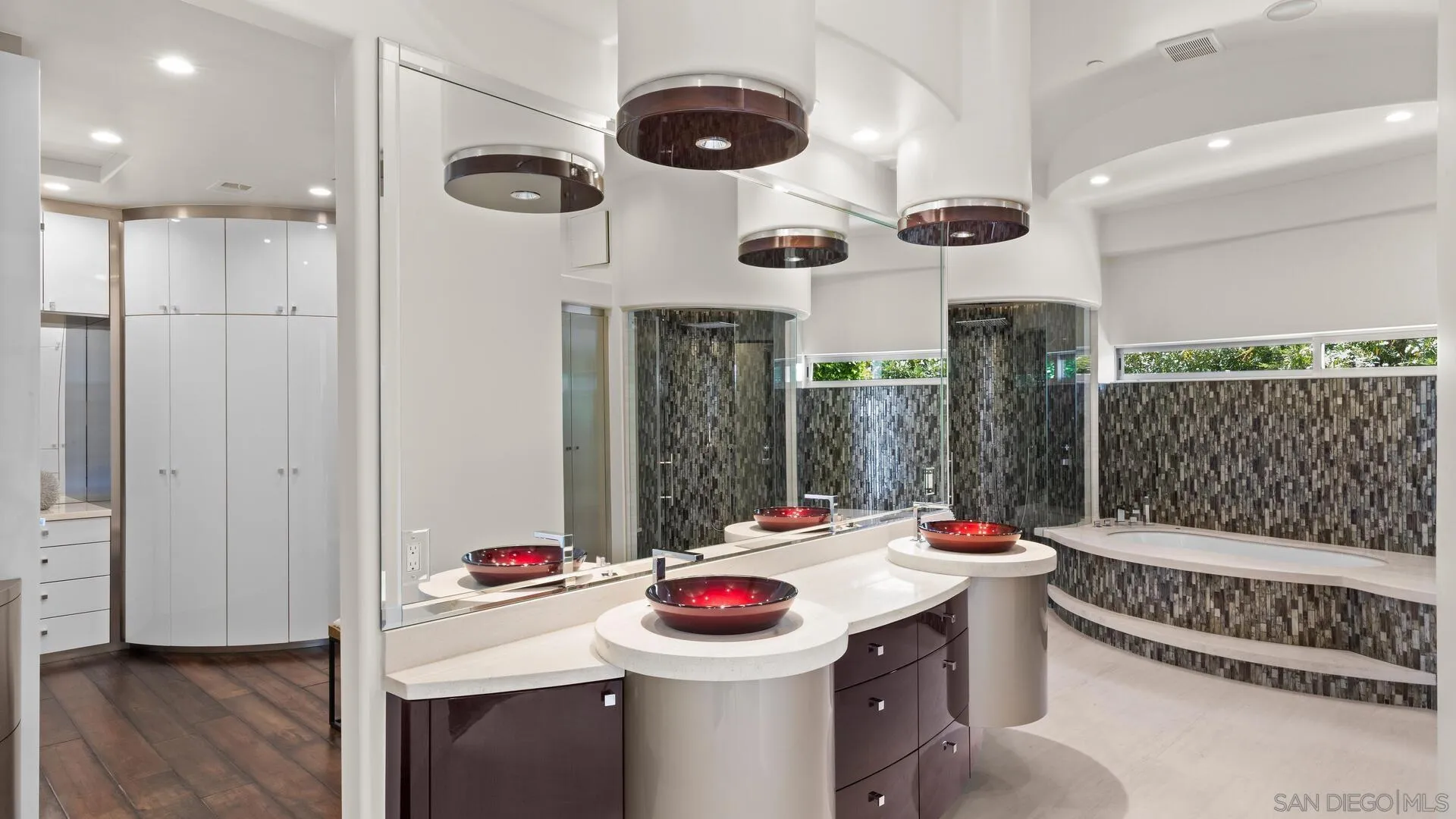 La Jolla, California 92037, United States, 5 Bedrooms Bedrooms, ,6 BathroomsBathrooms,Residential,Active,125633