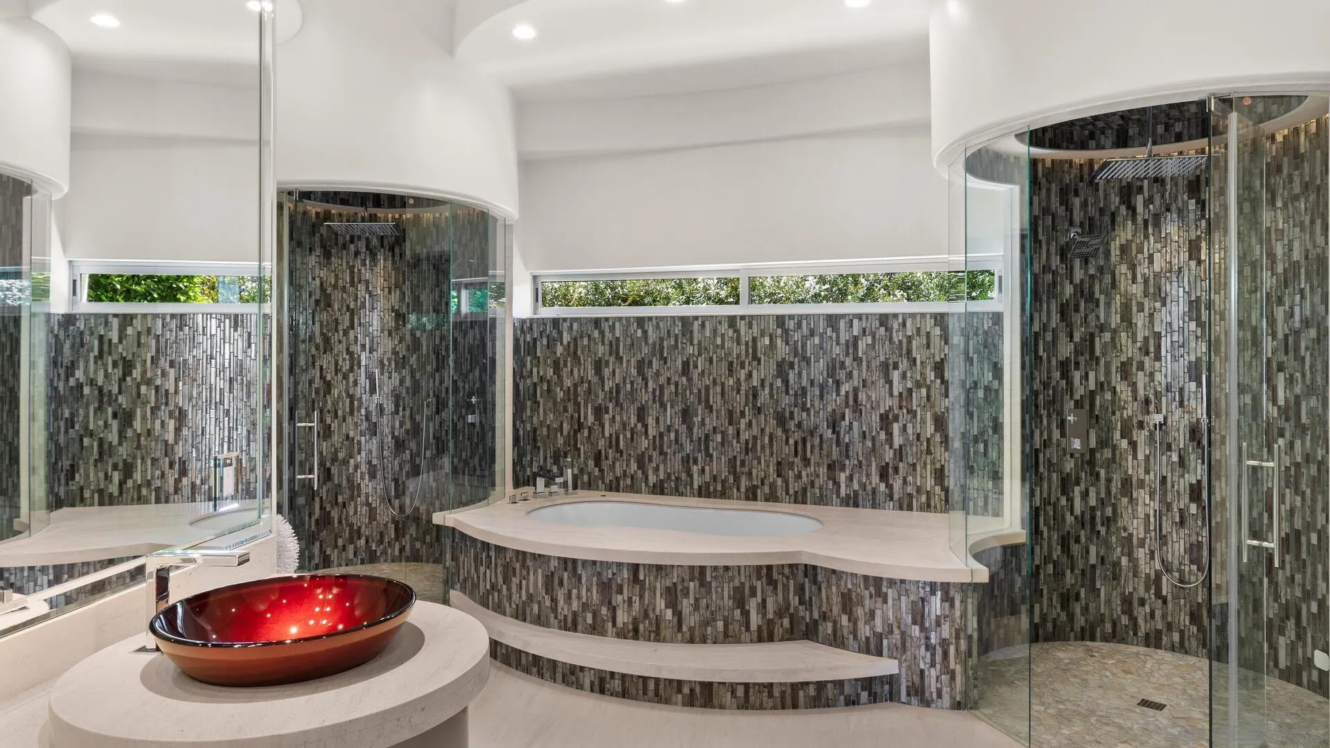 La Jolla, California 92037, United States, 5 Bedrooms Bedrooms, ,6 BathroomsBathrooms,Residential,Active,125633