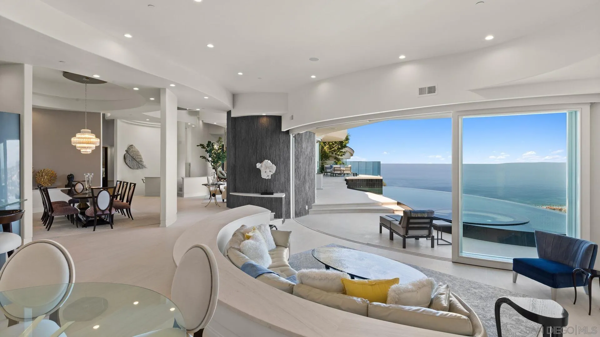 La Jolla, California 92037, United States, 5 Bedrooms Bedrooms, ,6 BathroomsBathrooms,Residential,Active,125633