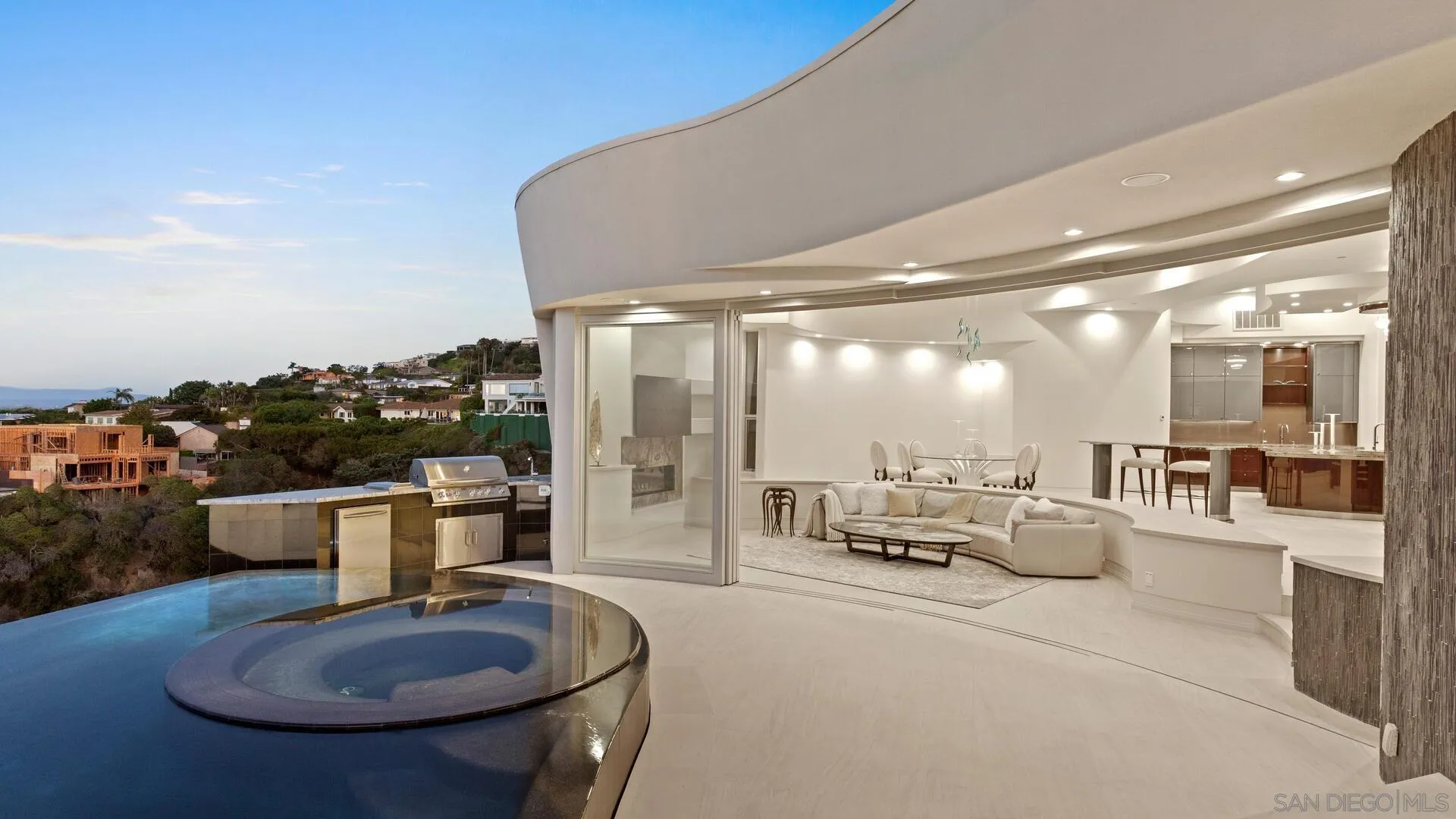 La Jolla, California 92037, United States, 5 Bedrooms Bedrooms, ,6 BathroomsBathrooms,Residential,Active,125633