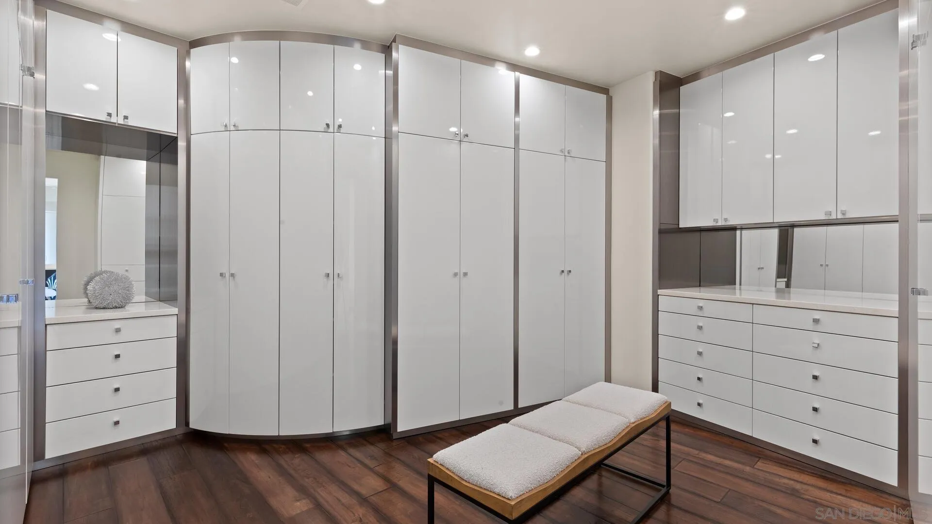 La Jolla, California 92037, United States, 5 Bedrooms Bedrooms, ,6 BathroomsBathrooms,Residential,Active,125633