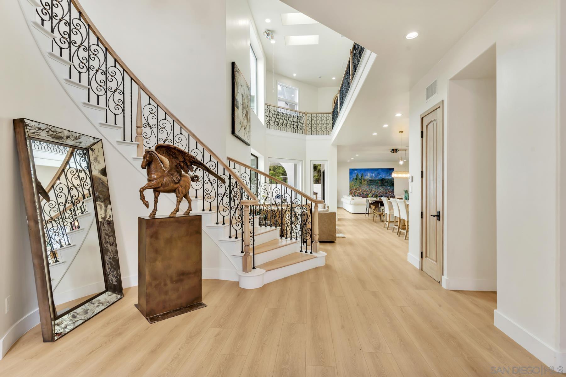 711 Country Club Ln