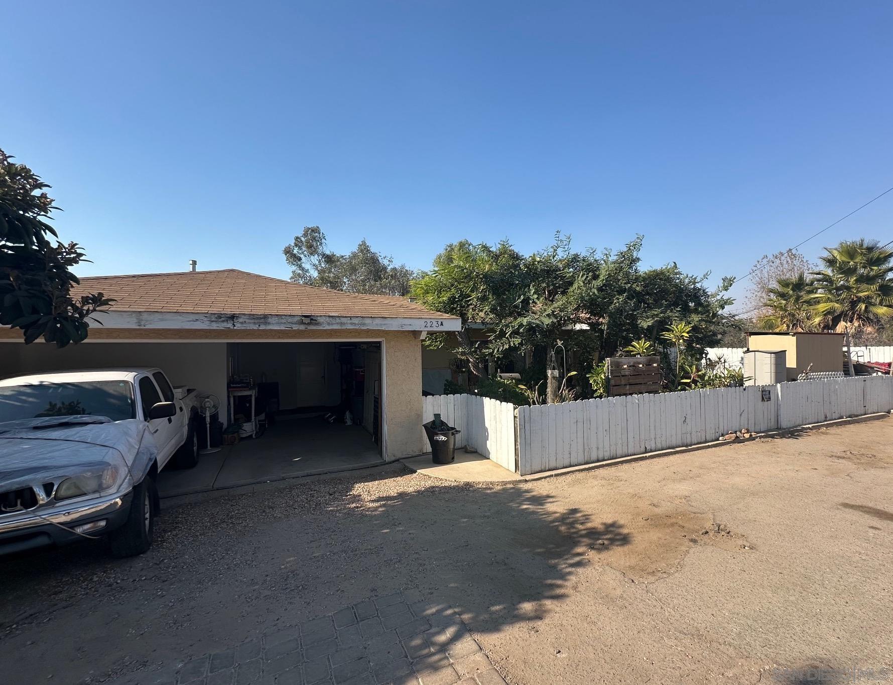 223 S Stagecoach Lane