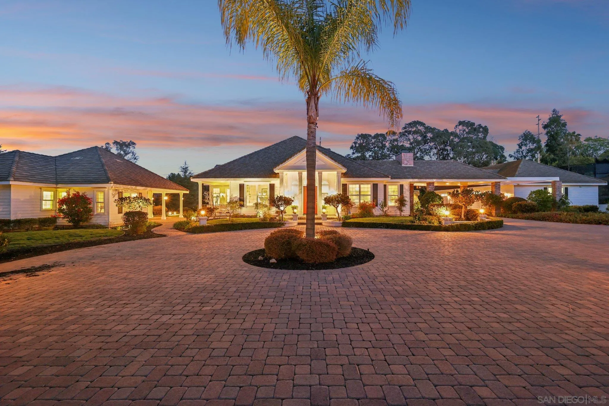 Poway, California 92064, United States, 7 Bedrooms Bedrooms, ,7 BathroomsBathrooms,Residential,Active,86160