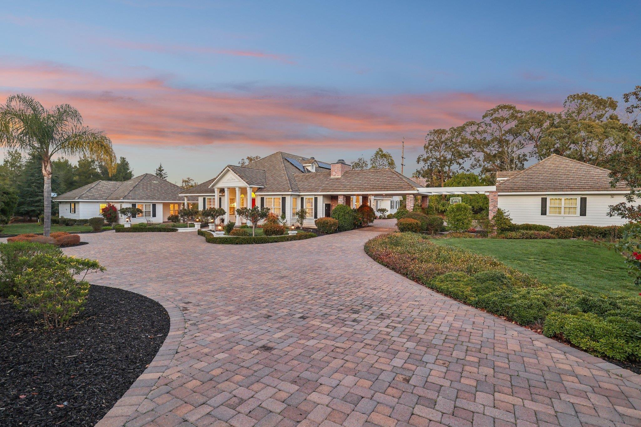 13773 Paseo Valle Alto