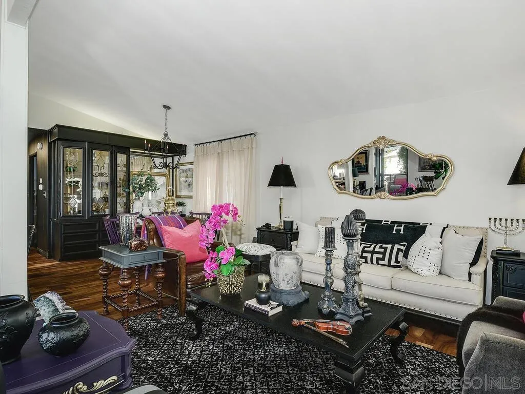 Escondido, California 92026, United States, 2 Bedrooms Bedrooms, ,2 BathroomsBathrooms,Residential,Pending,9445