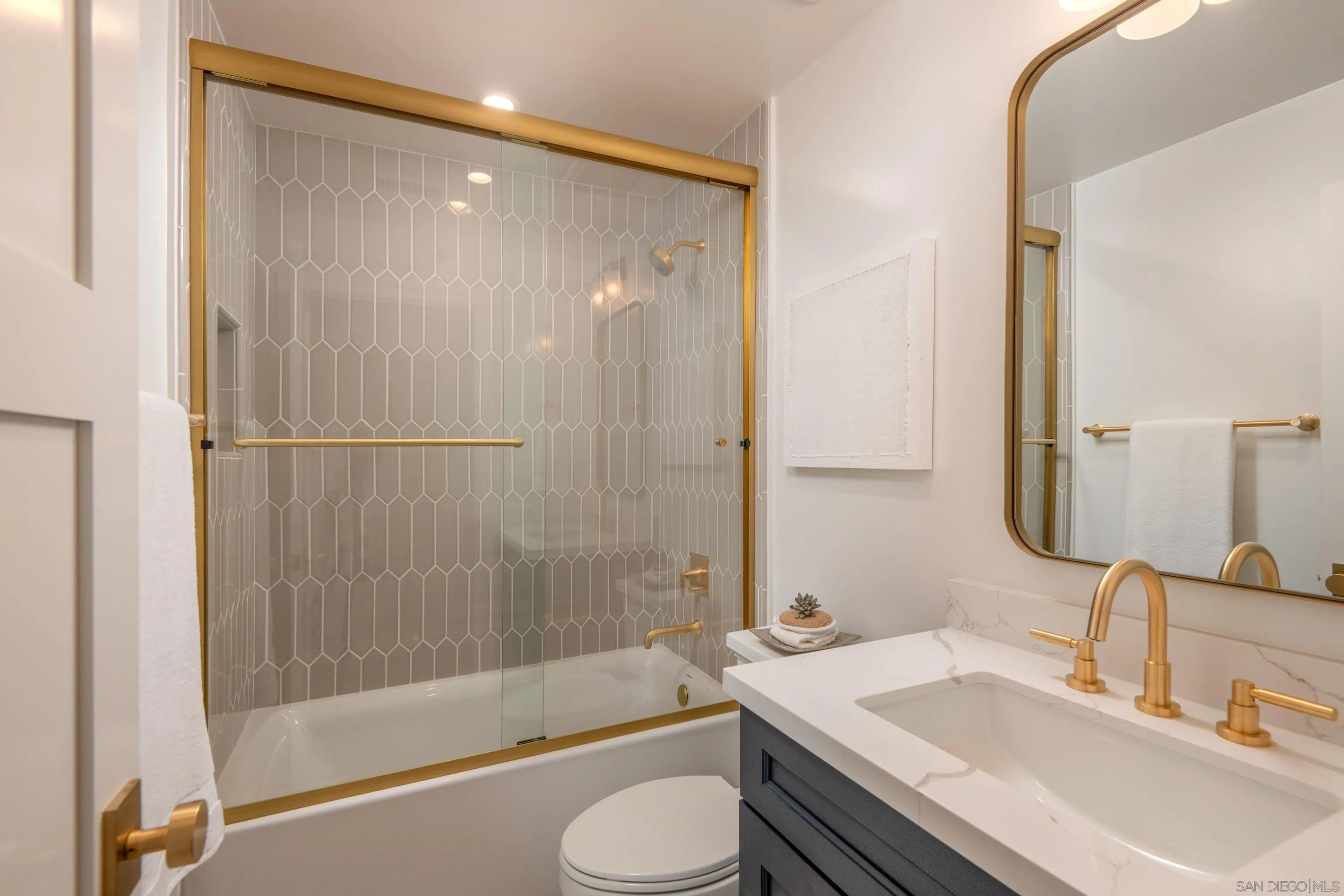 Coronado, California 92118, United States, 3 Bedrooms Bedrooms, ,4 BathroomsBathrooms,Residential,Active,159337