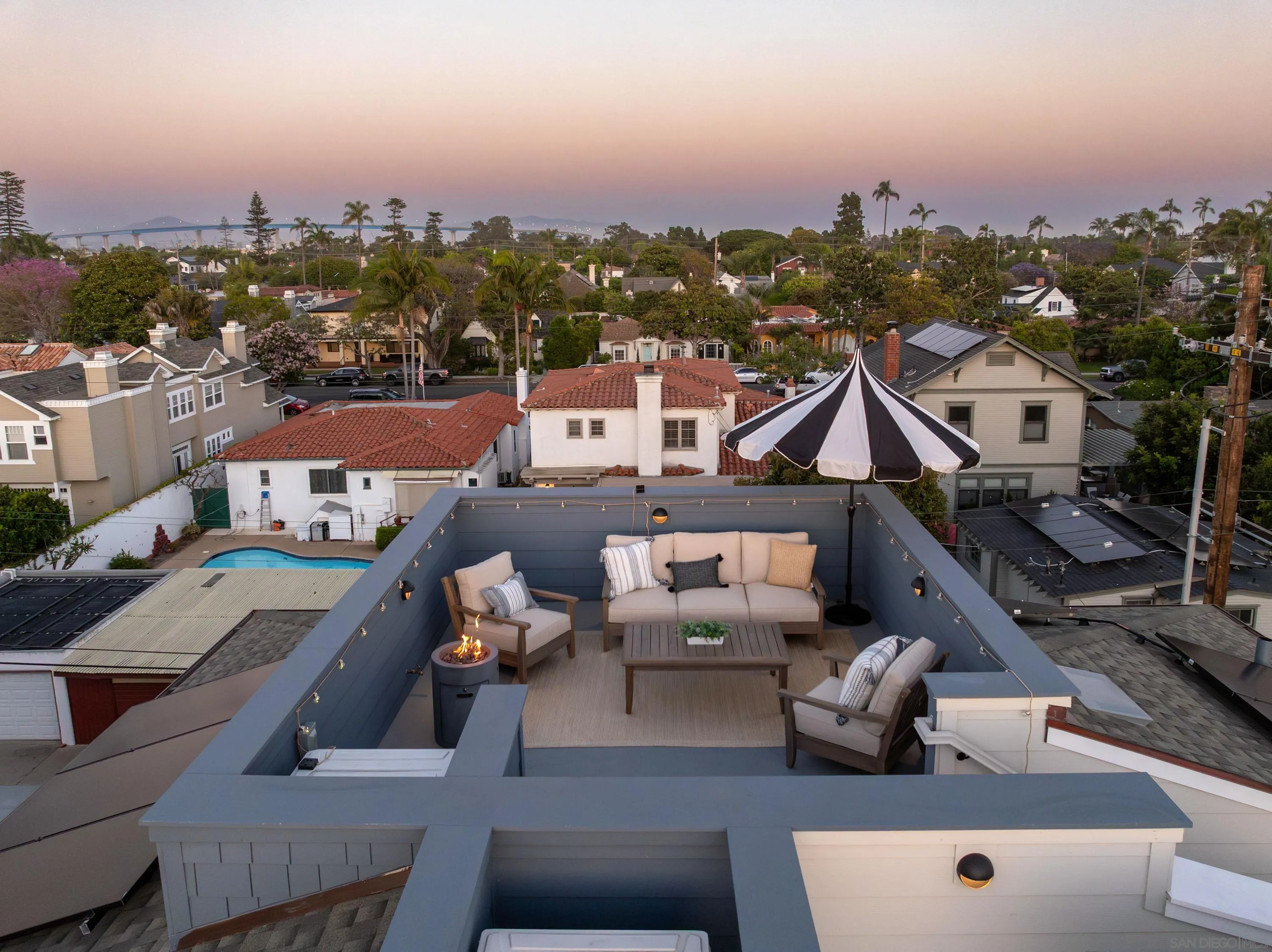 Coronado, California 92118, United States, 3 Bedrooms Bedrooms, ,4 BathroomsBathrooms,Residential,Active,159337