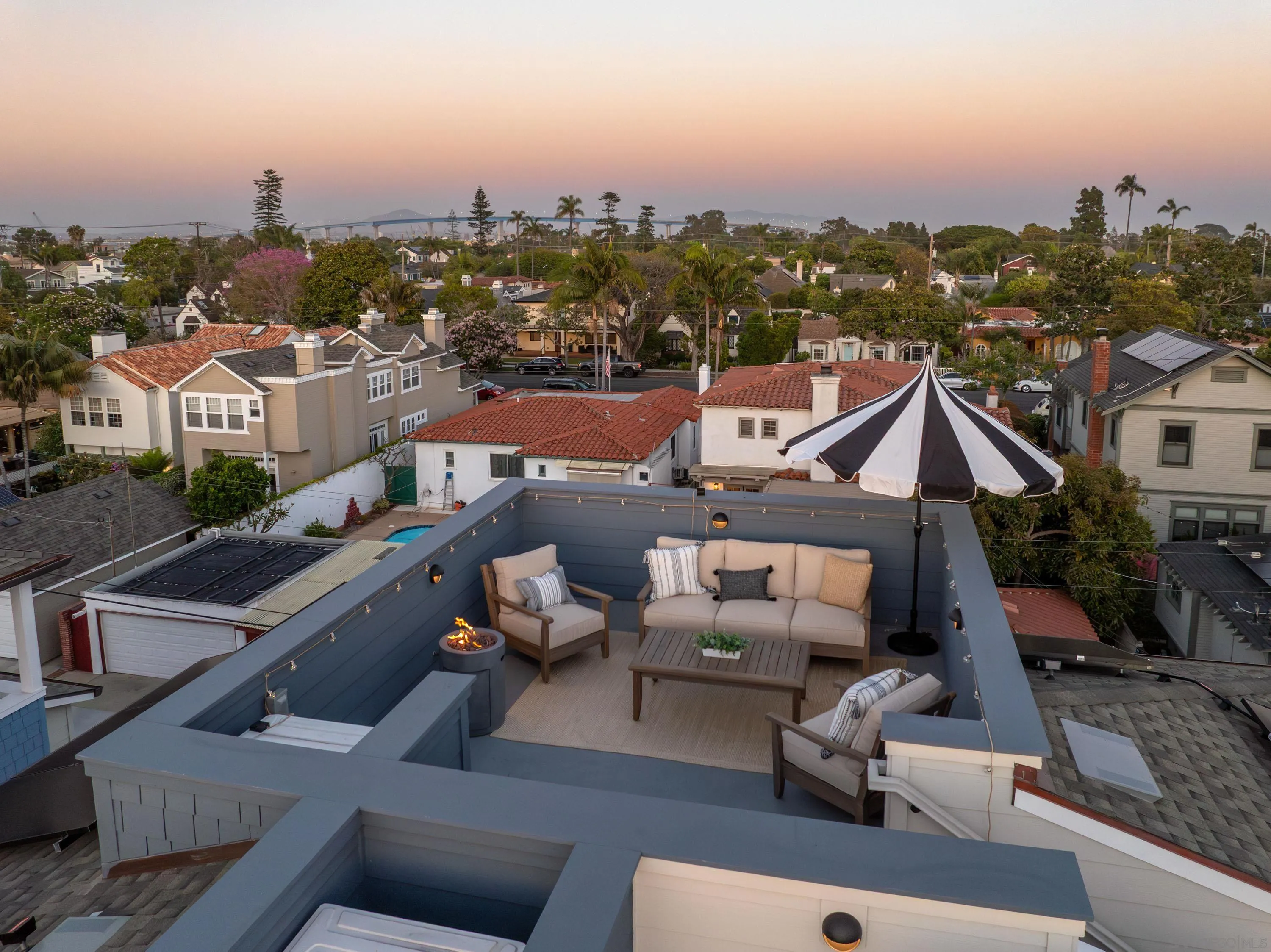 Coronado, California 92118, United States, 3 Bedrooms Bedrooms, ,4 BathroomsBathrooms,Residential,Active,159337