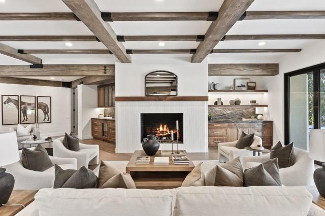 6449 Las Colinas