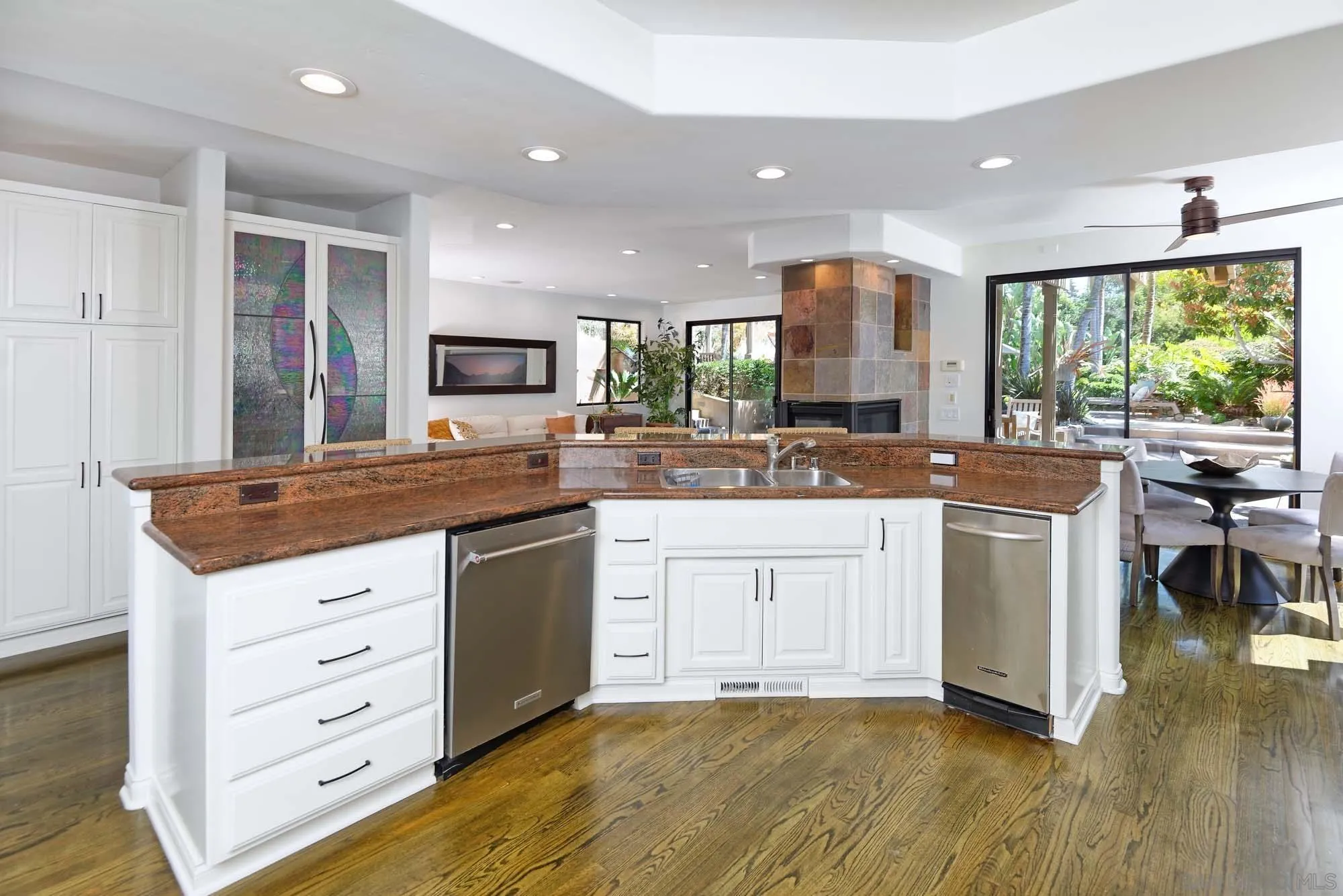 La Jolla, California 92037, United States, 4 Bedrooms Bedrooms, ,4 BathroomsBathrooms,Residential,Active,109855