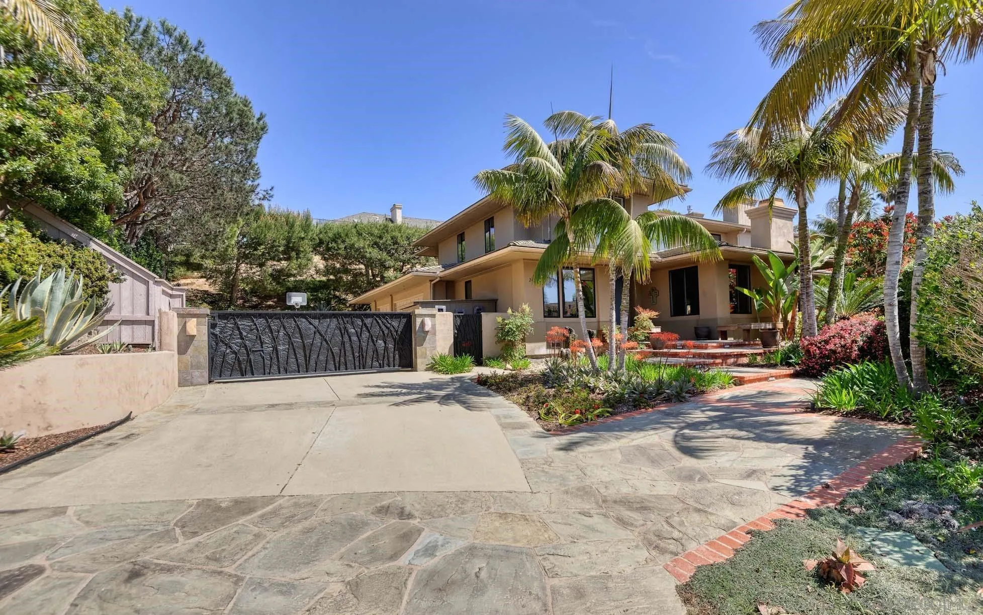 La Jolla, California 92037, United States, 4 Bedrooms Bedrooms, ,4 BathroomsBathrooms,Residential,Active,109855