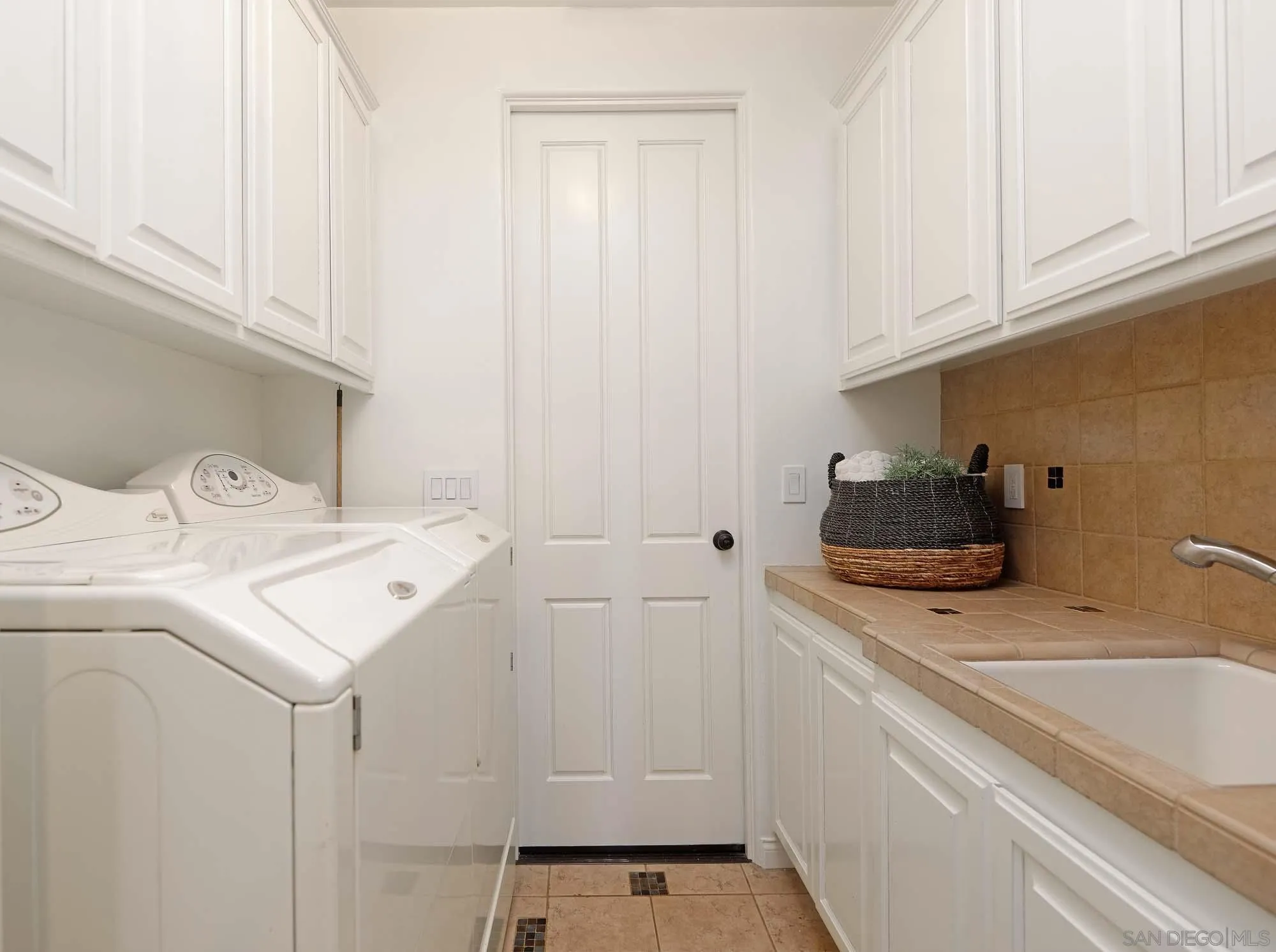 La Jolla, California 92037, United States, 4 Bedrooms Bedrooms, ,4 BathroomsBathrooms,Residential,Active,109855