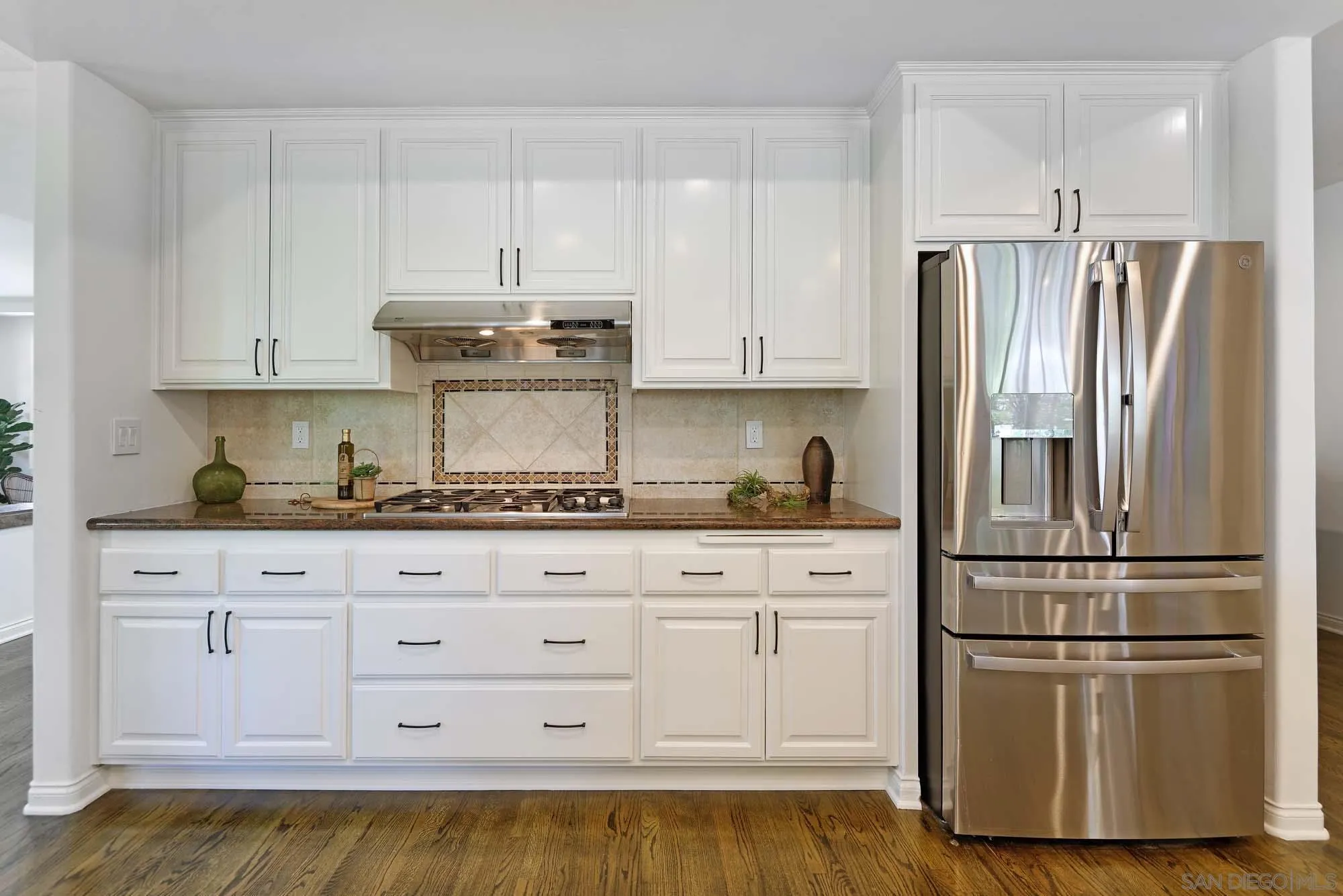 La Jolla, California 92037, United States, 4 Bedrooms Bedrooms, ,4 BathroomsBathrooms,Residential,Active,109855