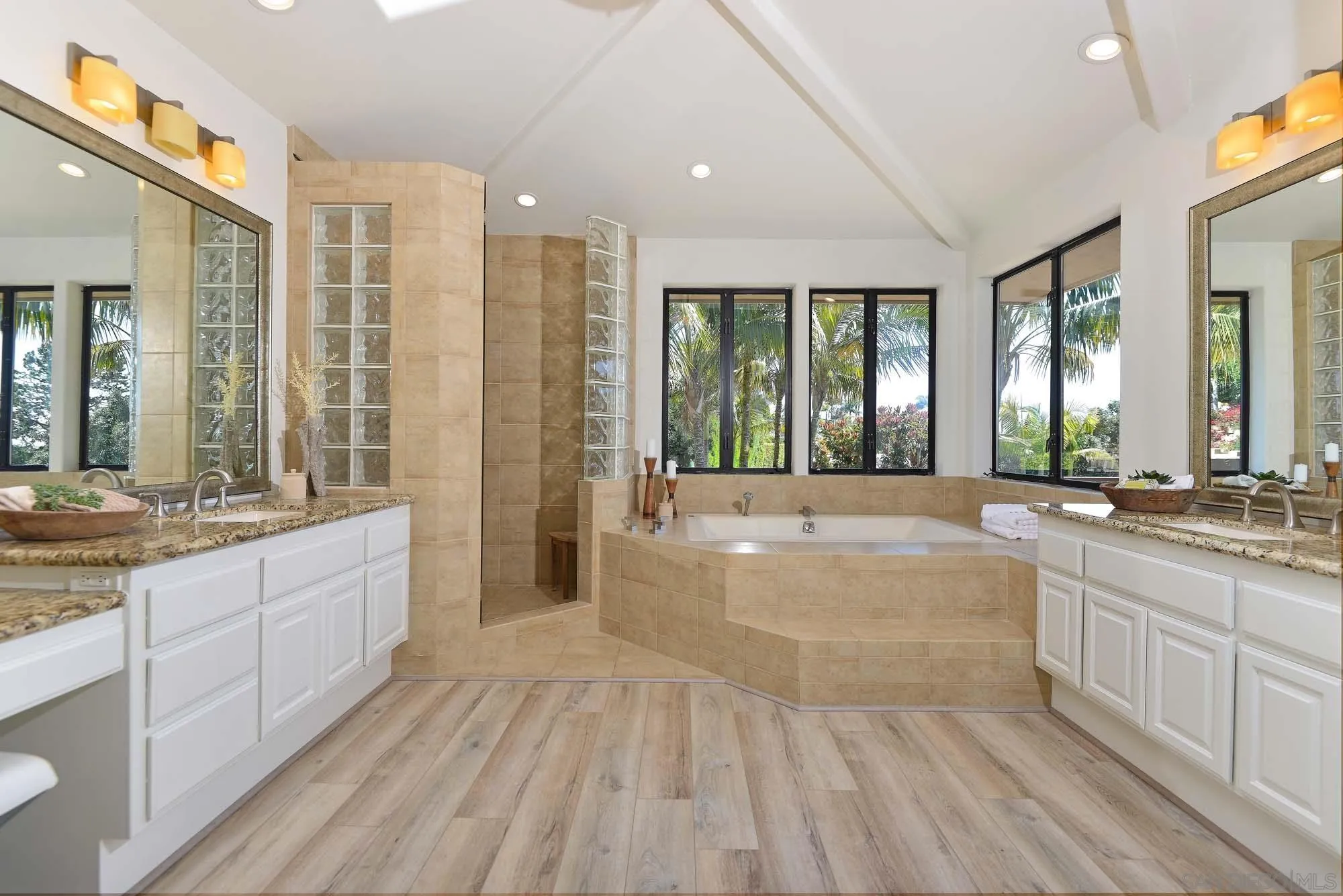 La Jolla, California 92037, United States, 4 Bedrooms Bedrooms, ,4 BathroomsBathrooms,Residential,Active,109855