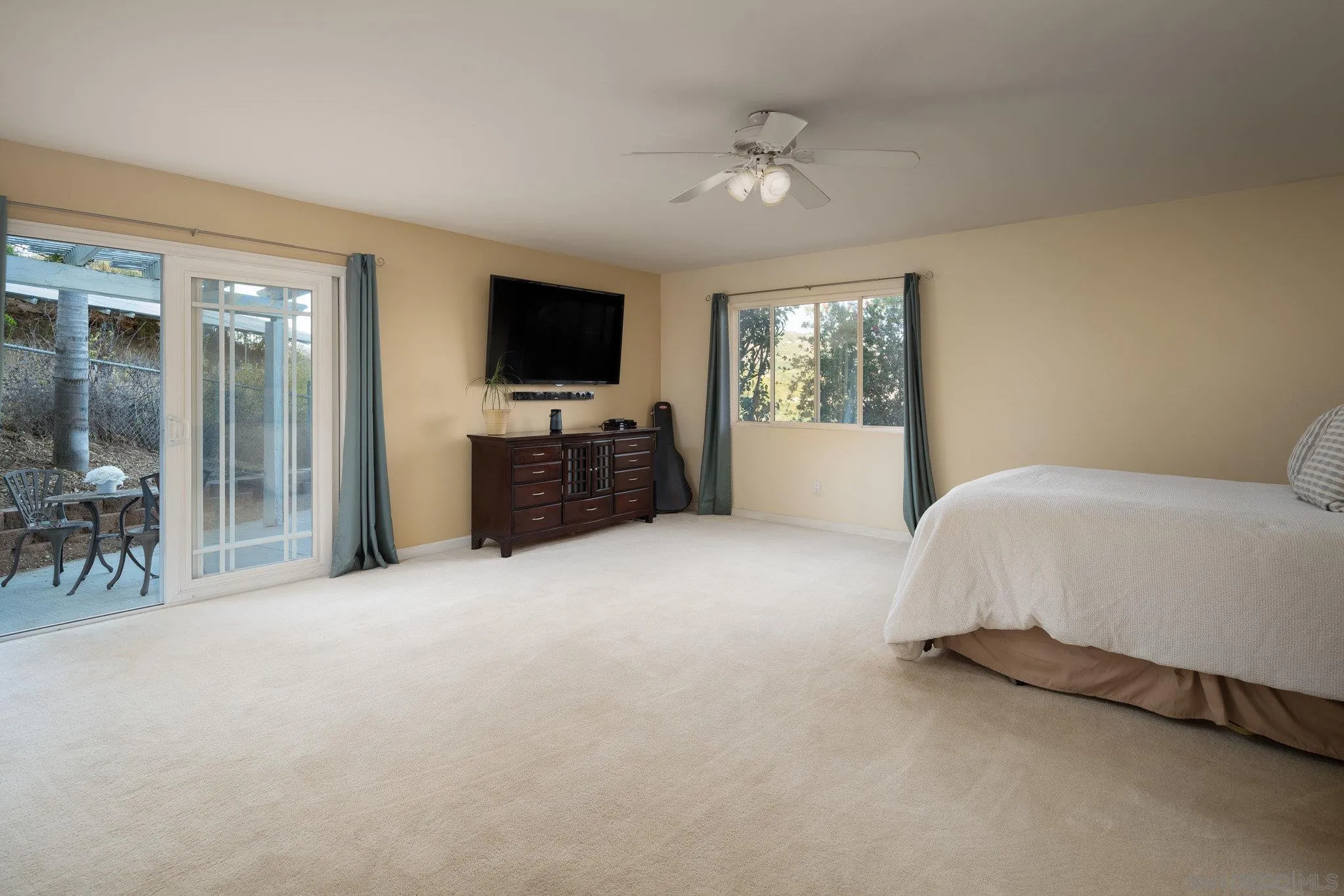 Poway, California 92064, United States, 4 Bedrooms Bedrooms, ,3 BathroomsBathrooms,Residential,Active,43492