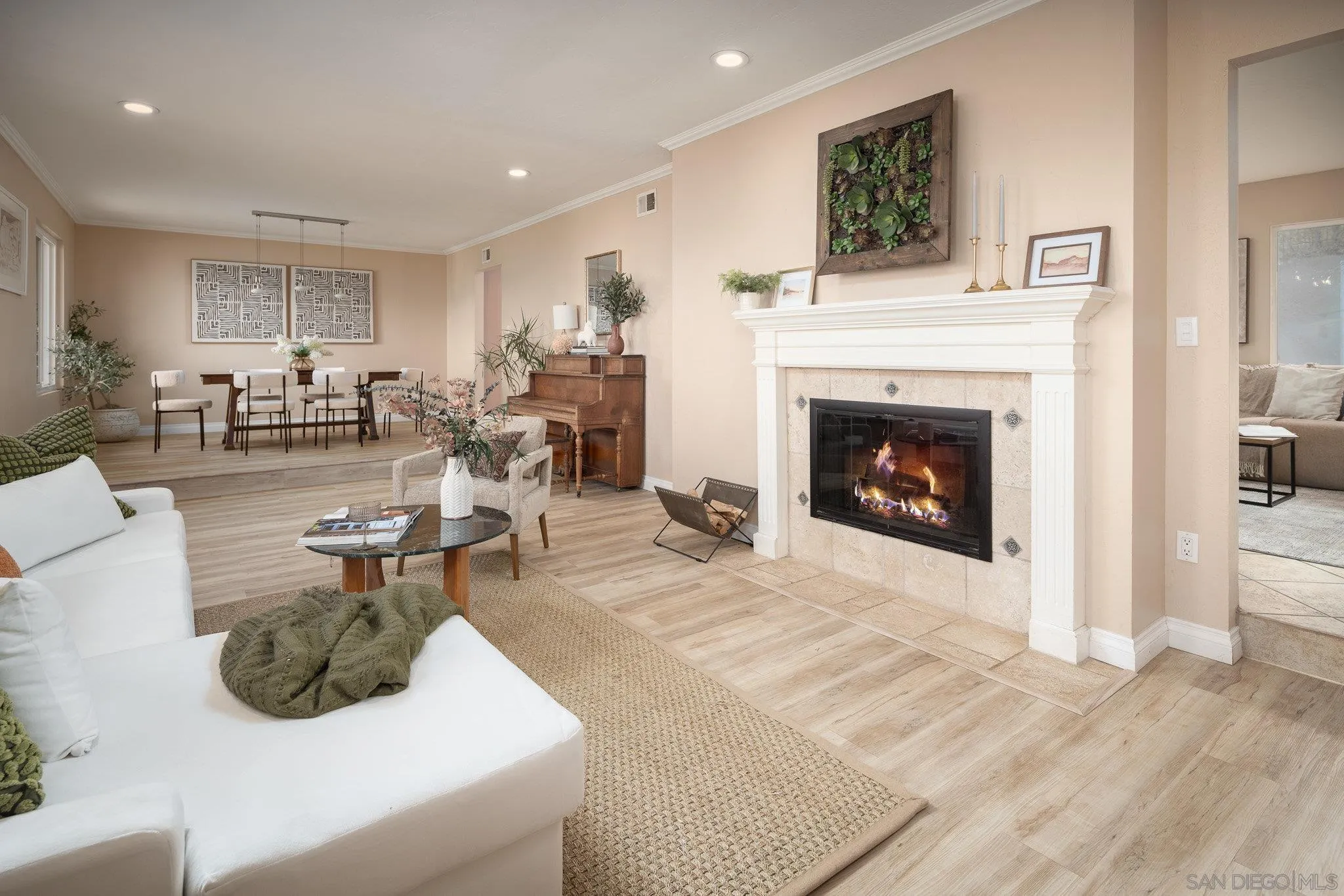 Poway, California 92064, United States, 4 Bedrooms Bedrooms, ,3 BathroomsBathrooms,Residential,Active,43492