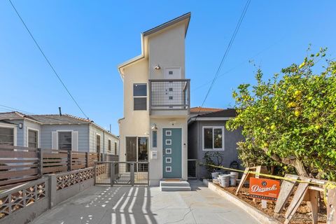 3043 Oliphant St San Diego CA 92106