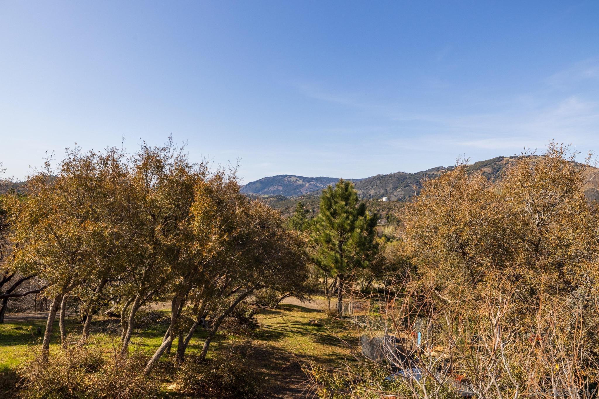 1090  Valley View Dr