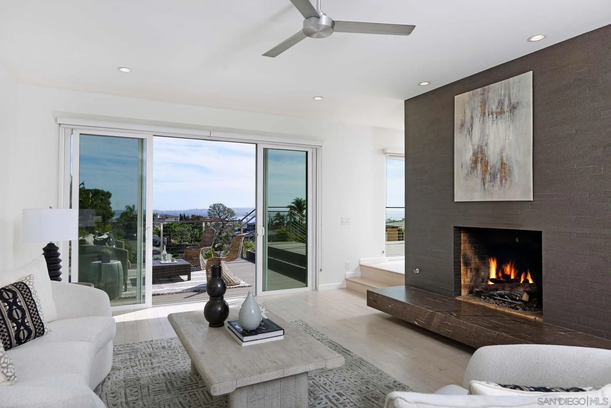 San Diego, California 92109, United States, 4 Bedrooms Bedrooms, ,4 BathroomsBathrooms,Residential,Pending,86720