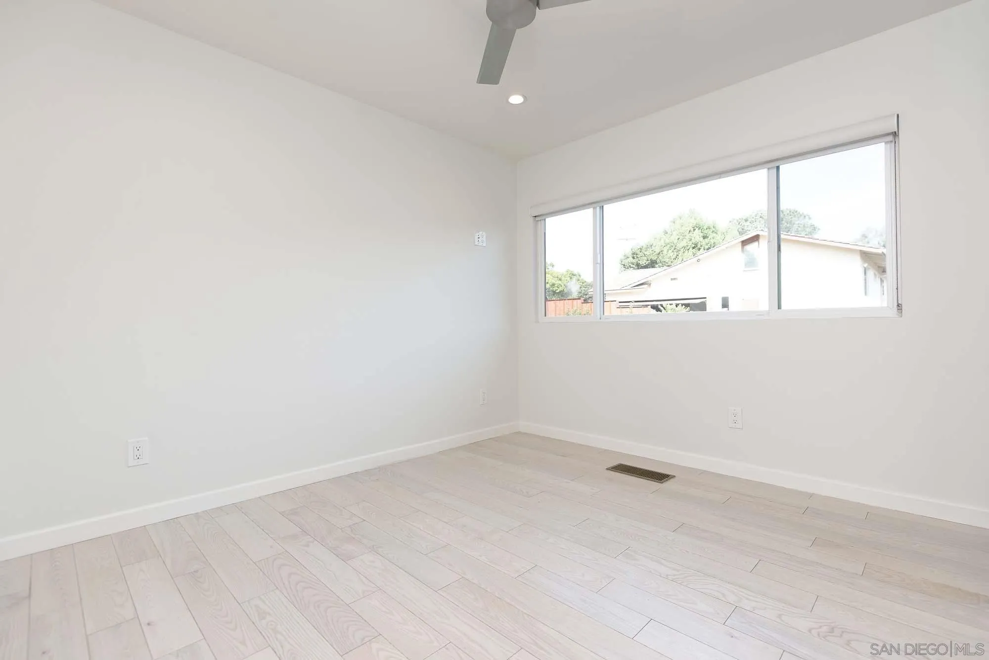 San Diego, California 92109, United States, 4 Bedrooms Bedrooms, ,4 BathroomsBathrooms,Residential,Pending,86720