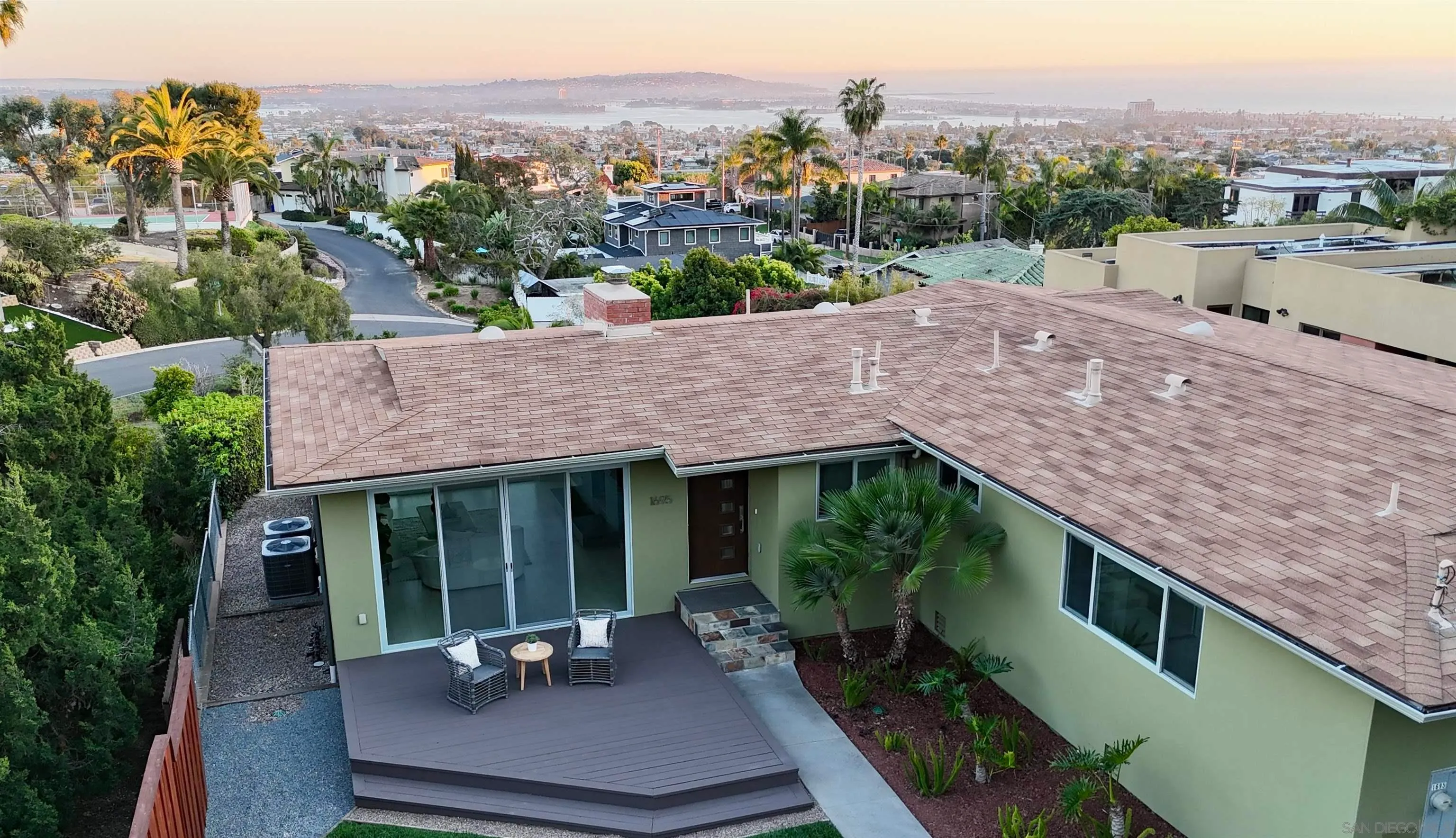 San Diego, California 92109, United States, 4 Bedrooms Bedrooms, ,4 BathroomsBathrooms,Residential,Pending,86720