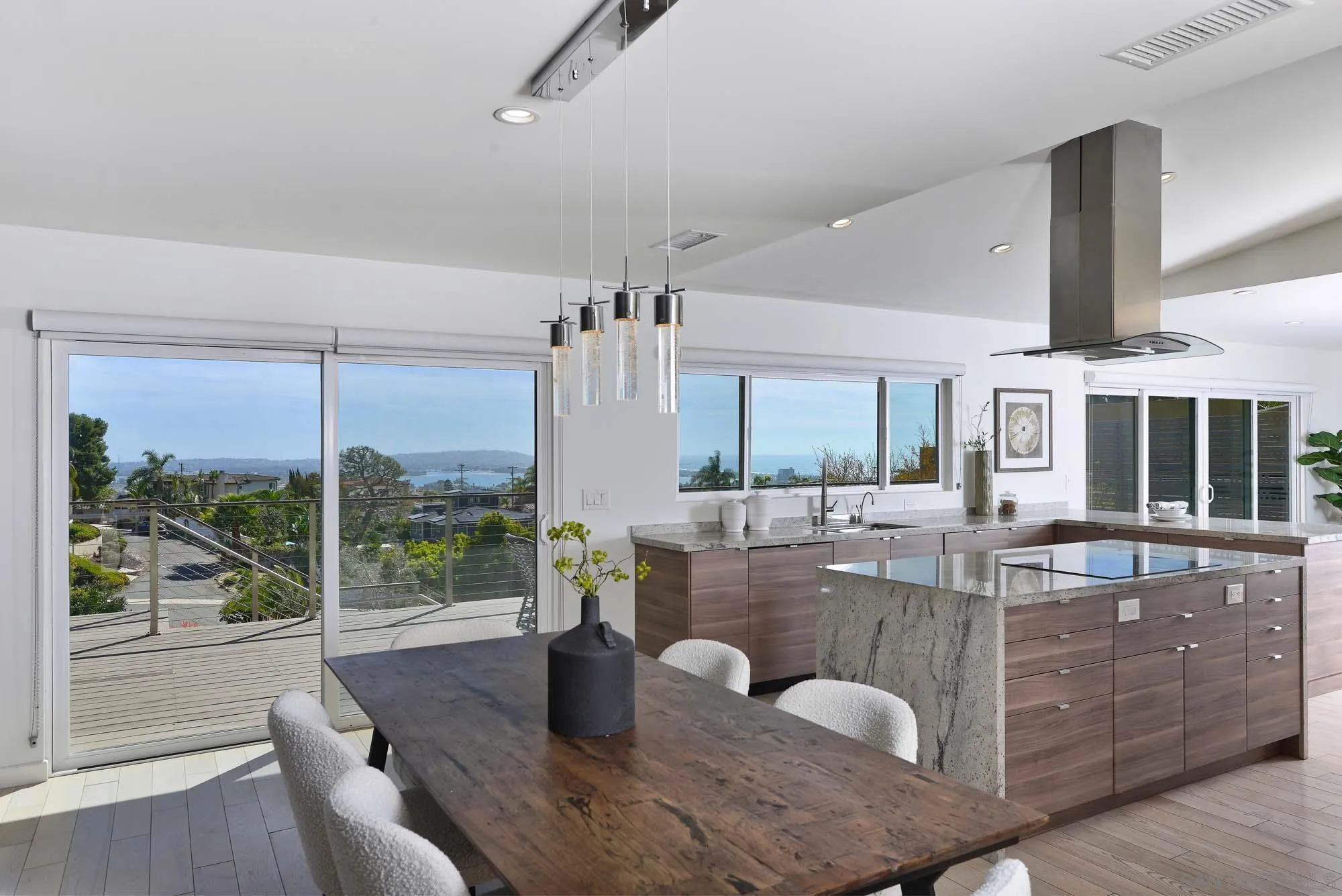 San Diego, California 92109, United States, 4 Bedrooms Bedrooms, ,4 BathroomsBathrooms,Residential,Pending,86720