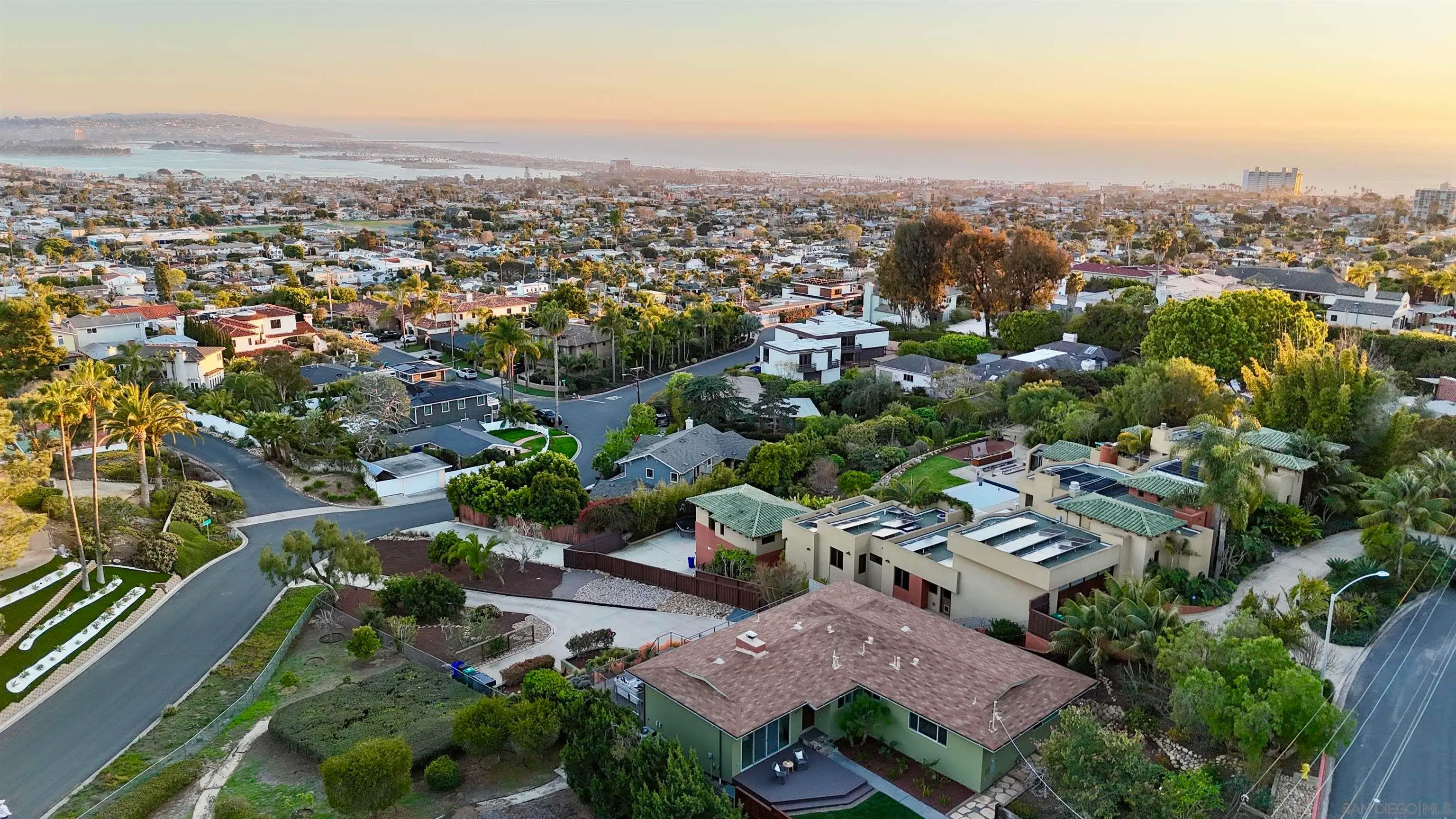 San Diego, California 92109, United States, 4 Bedrooms Bedrooms, ,4 BathroomsBathrooms,Residential,Pending,86720