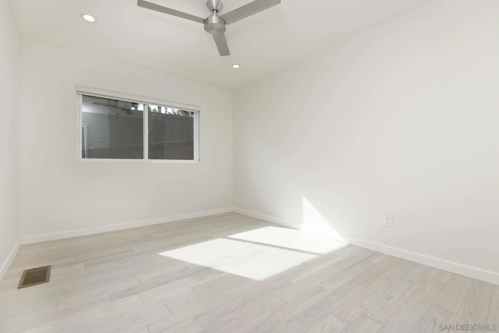 San Diego, California 92109, United States, 4 Bedrooms Bedrooms, ,4 BathroomsBathrooms,Residential,Pending,86720