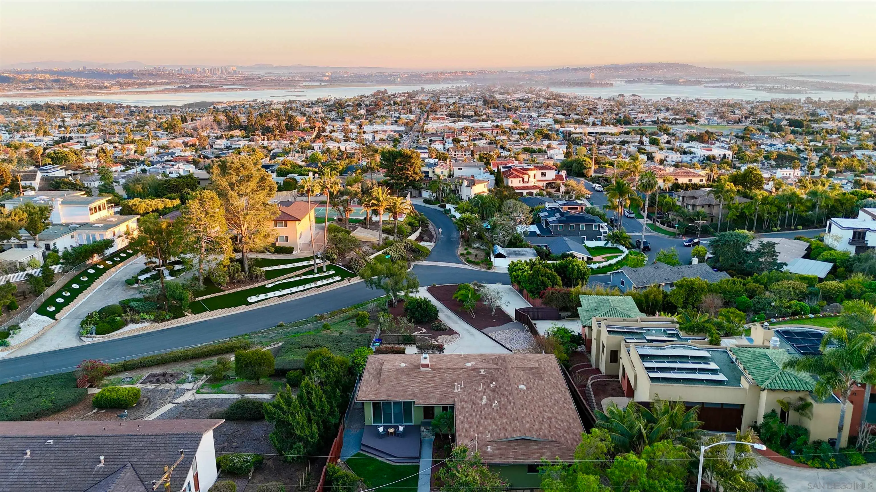 San Diego, California 92109, United States, 4 Bedrooms Bedrooms, ,4 BathroomsBathrooms,Residential,Pending,86720