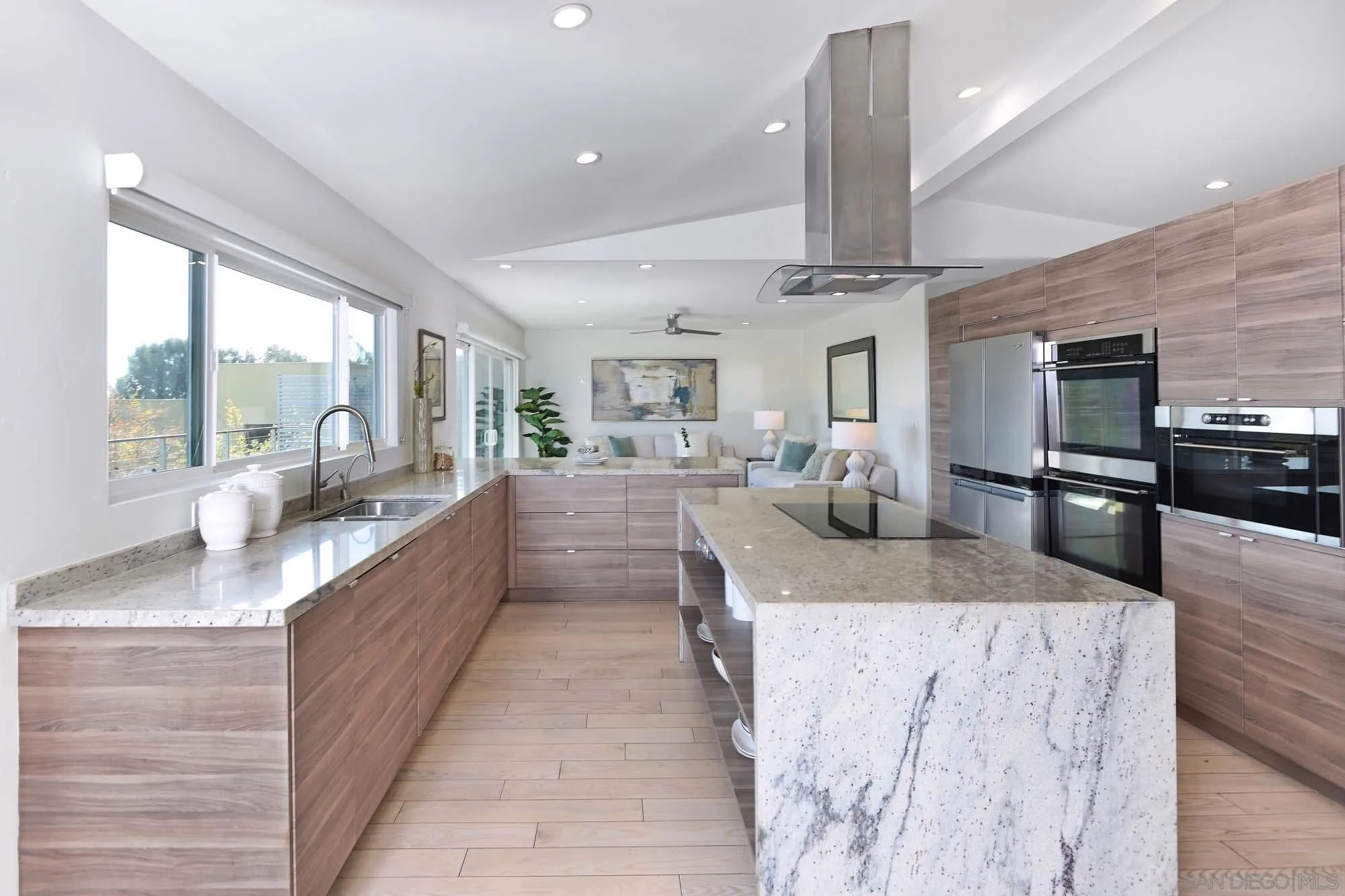 San Diego, California 92109, United States, 4 Bedrooms Bedrooms, ,4 BathroomsBathrooms,Residential,Pending,86720