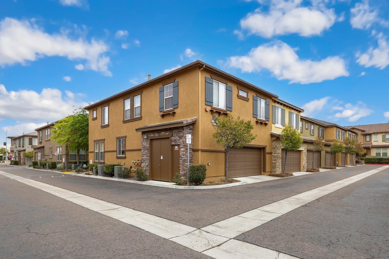 10653 Golden Willow 140