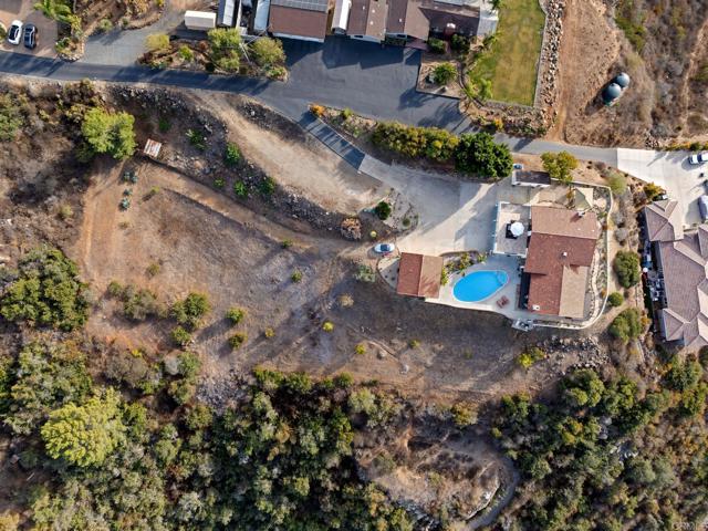 2372 Edgehill Road