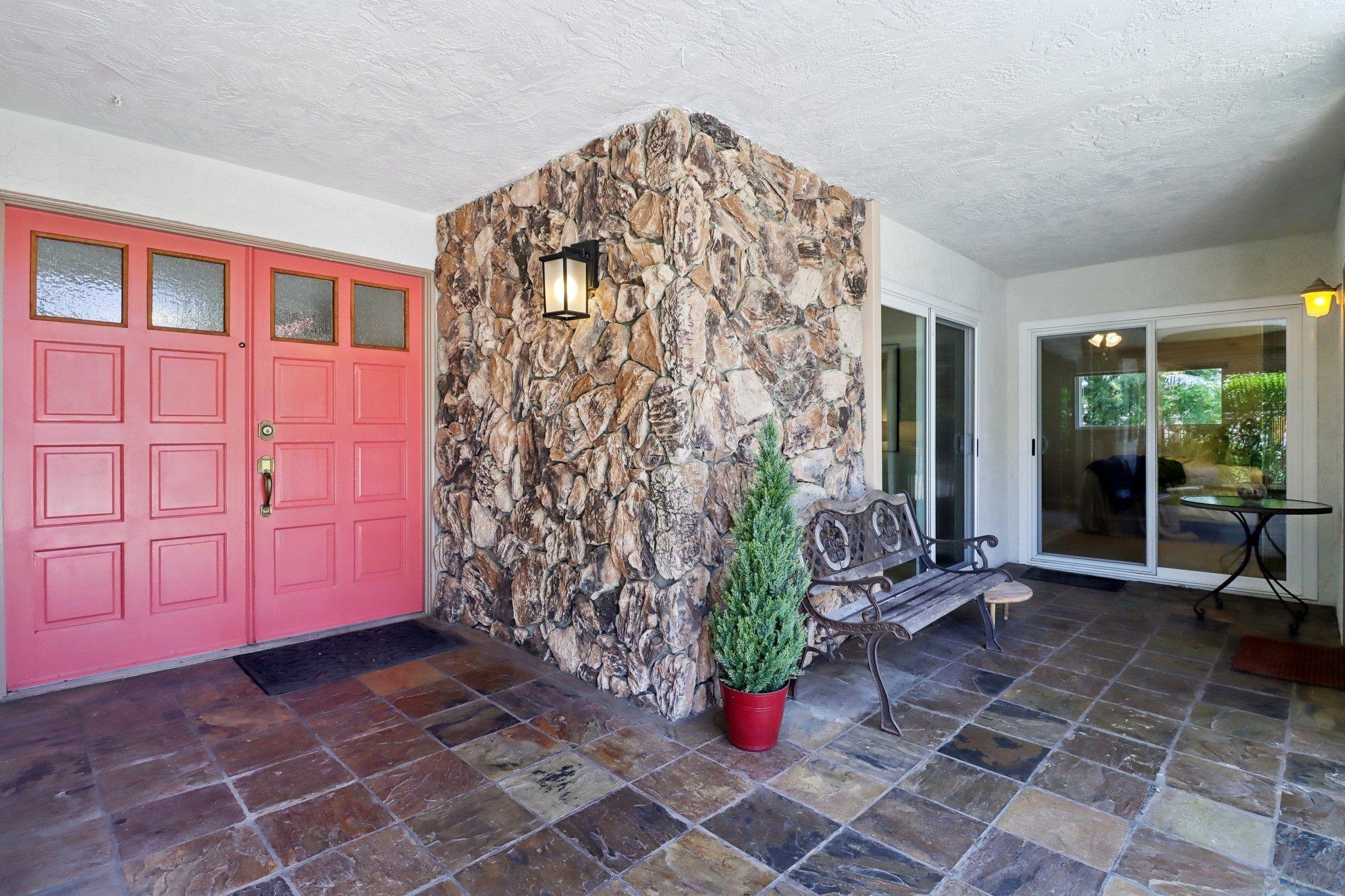 2090  Alta Vista Drive