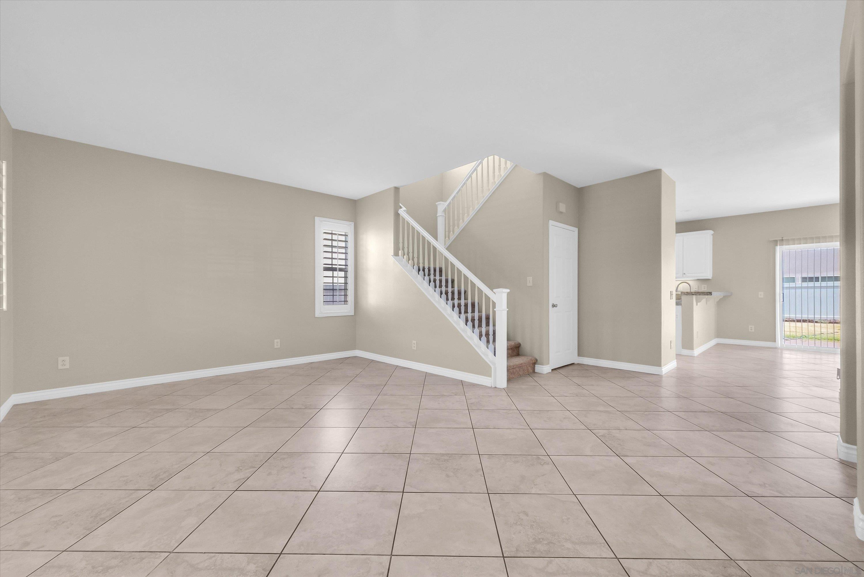 1527 Burns Ln