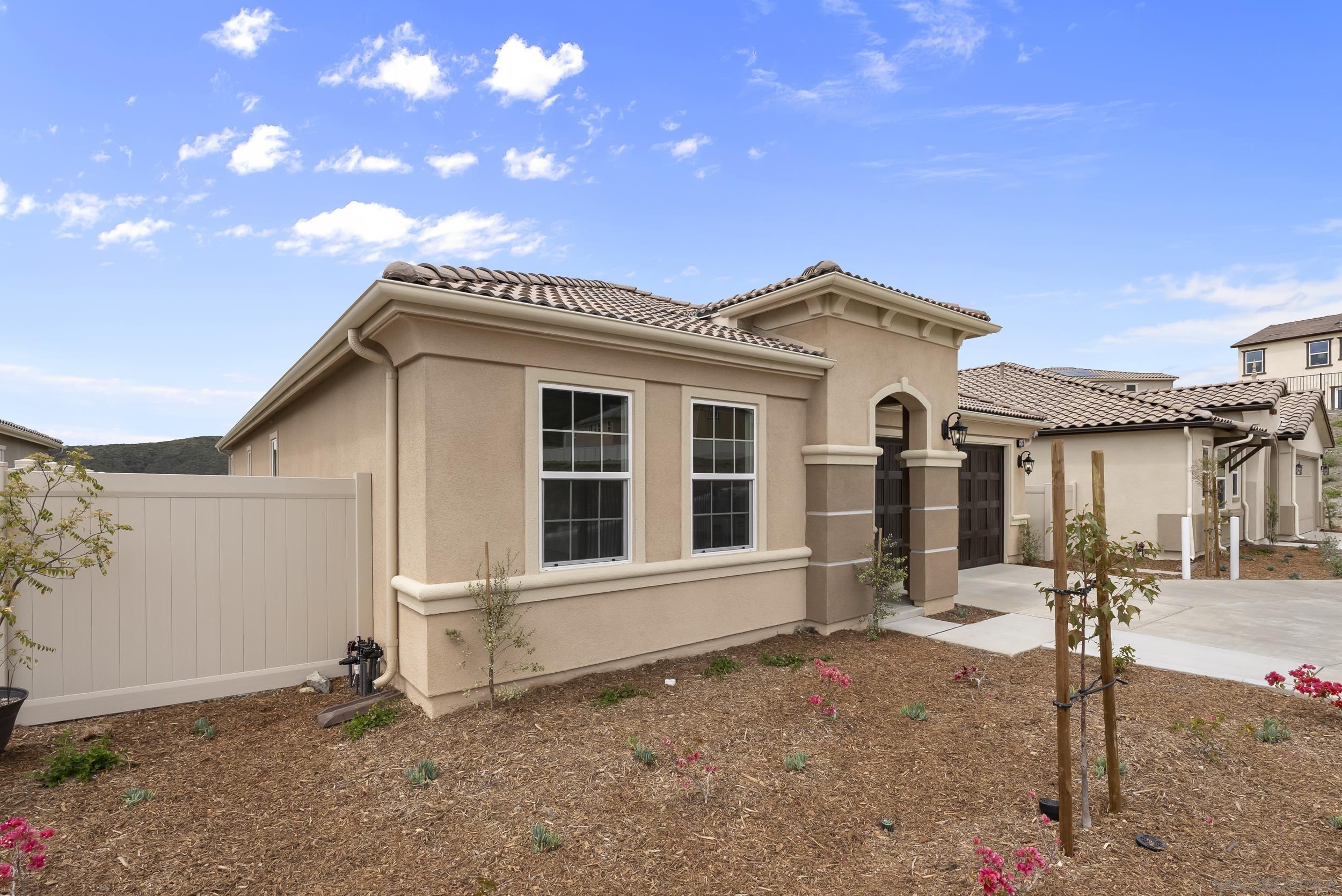 1242 Topanga Dr