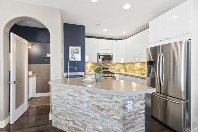 775 Harbor Cliff Way