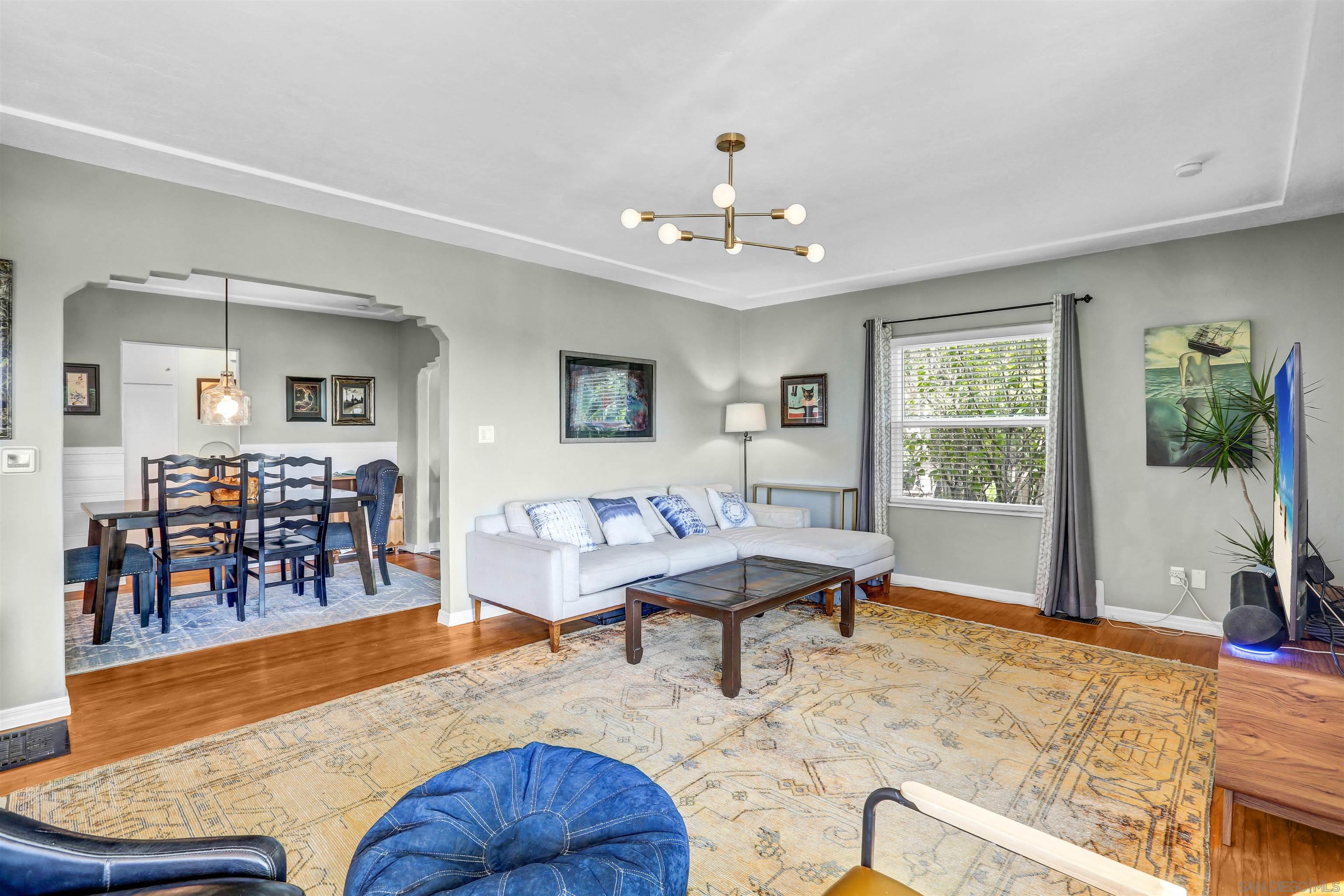 843 Vanderbilt Pl