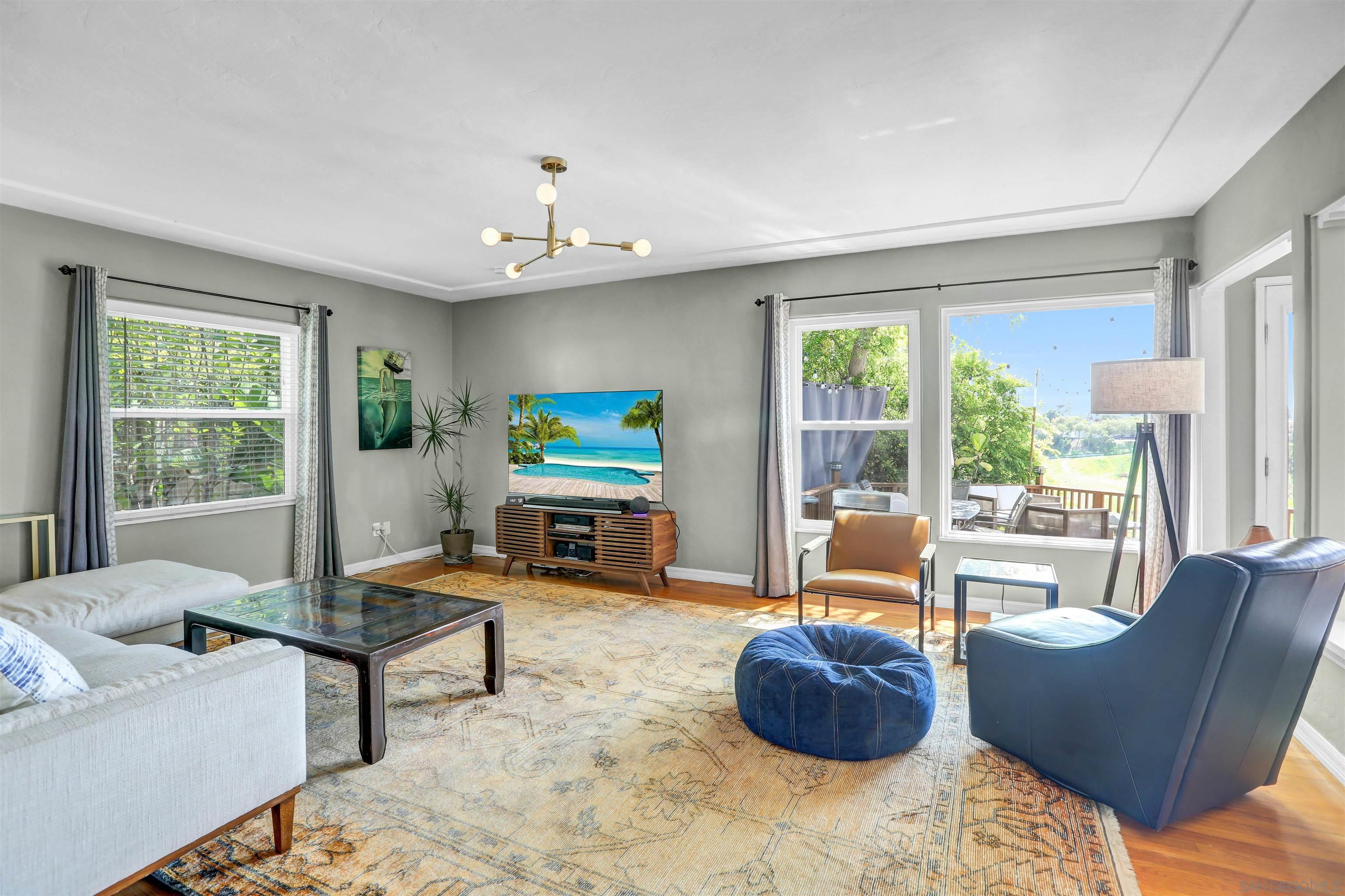 843 Vanderbilt Pl