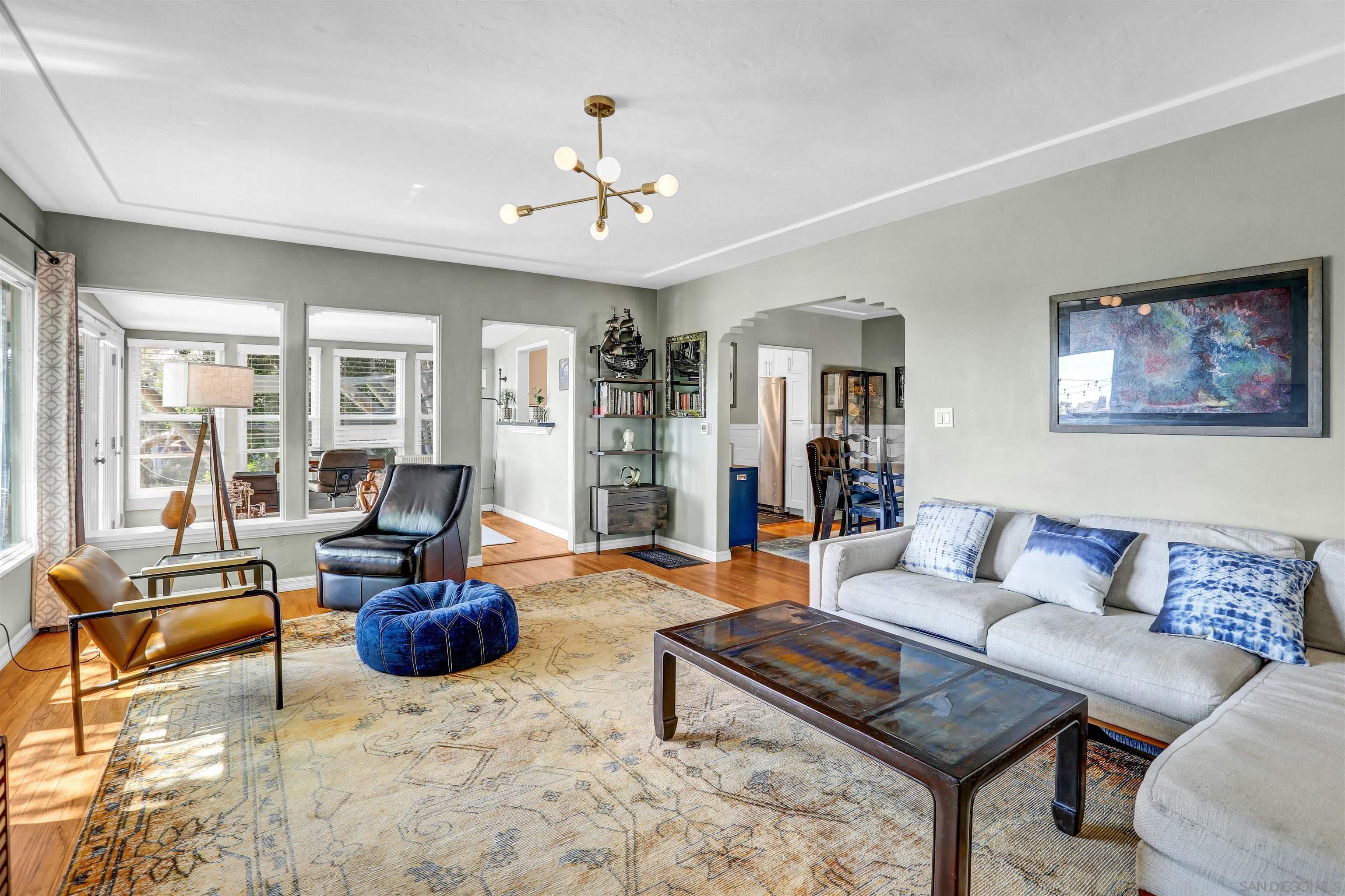 843 Vanderbilt Pl