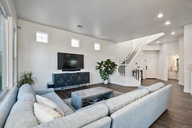 1695 ROBIN Place